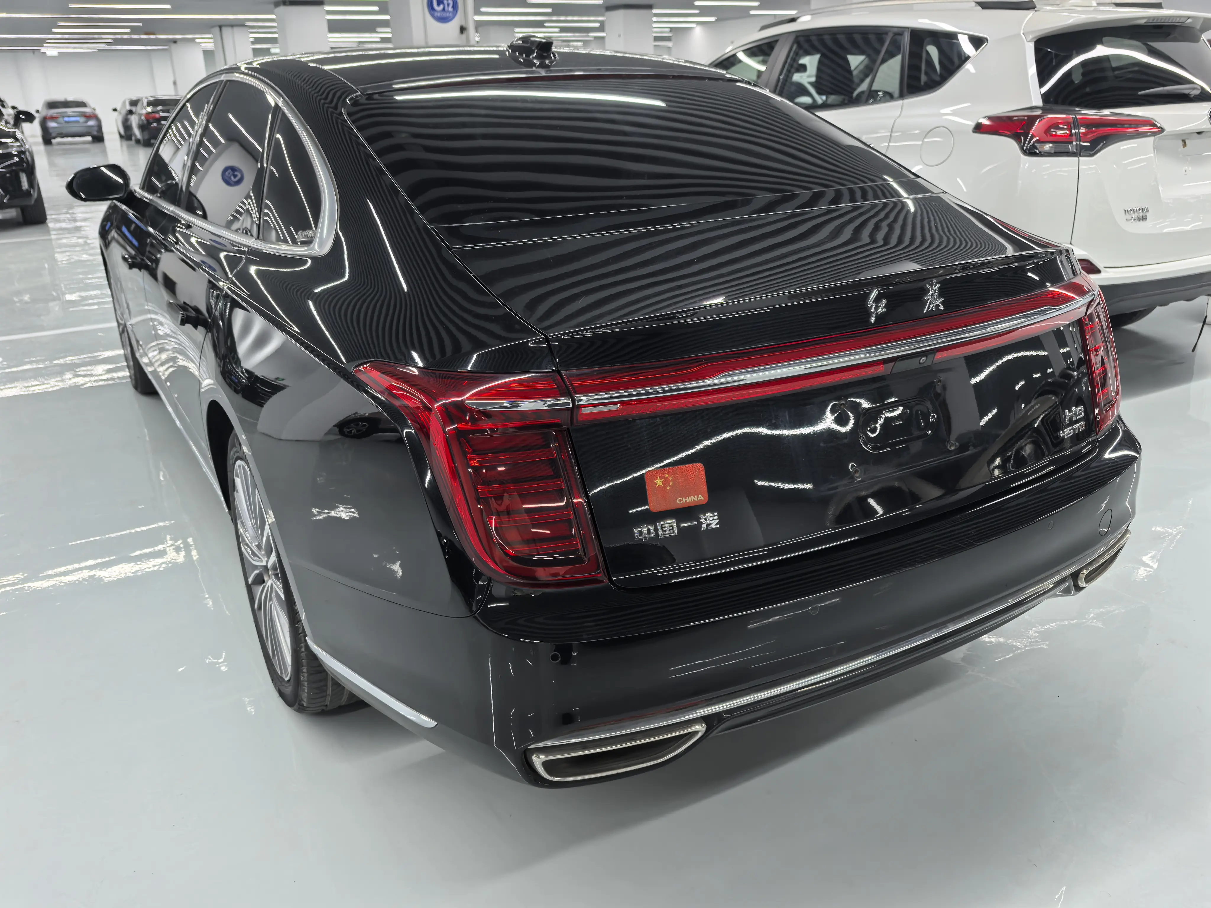 Hongqi H9  из Китая