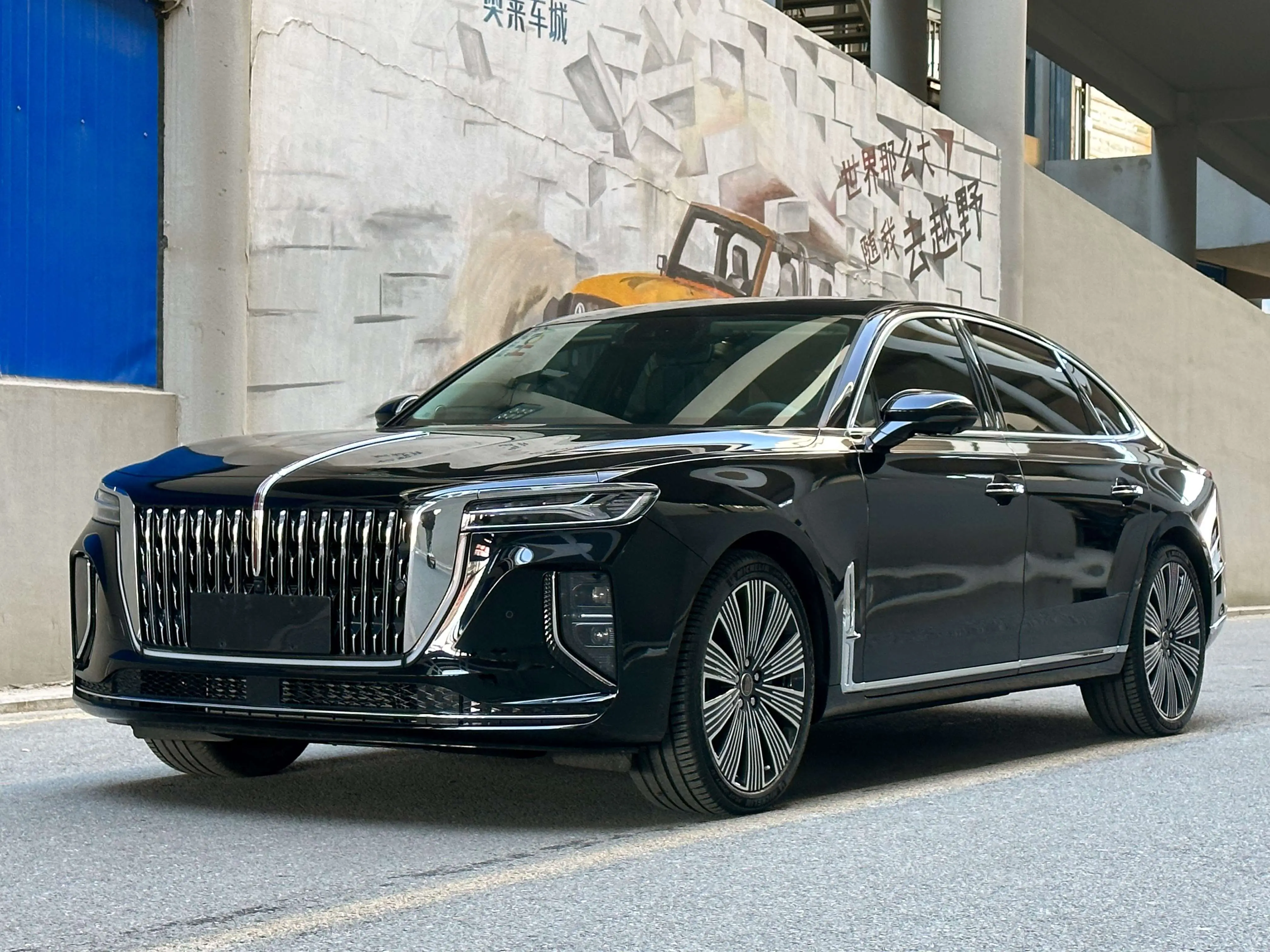 Hongqi H9  из Китая