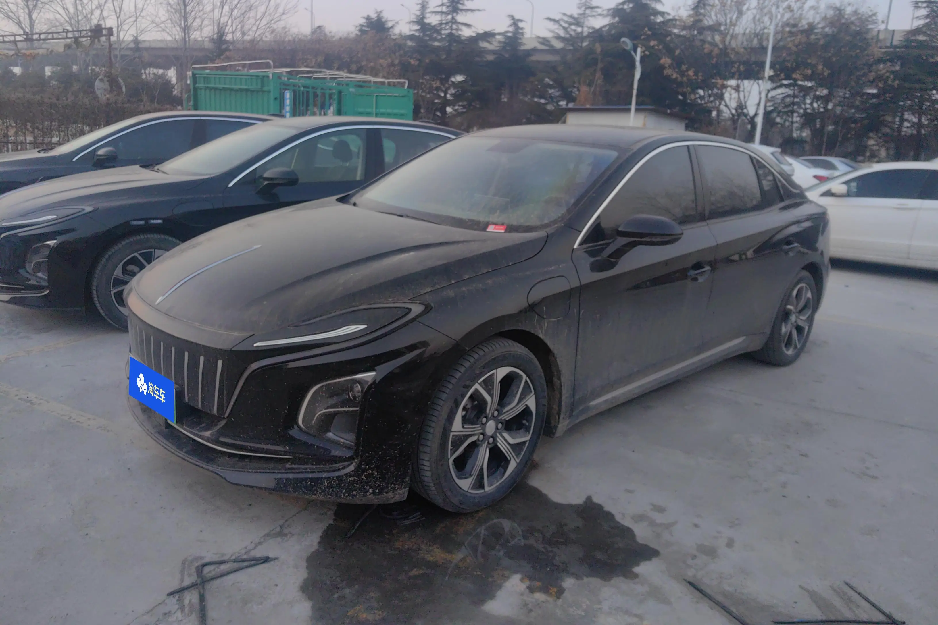 Hongqi E-QM5  из Китая