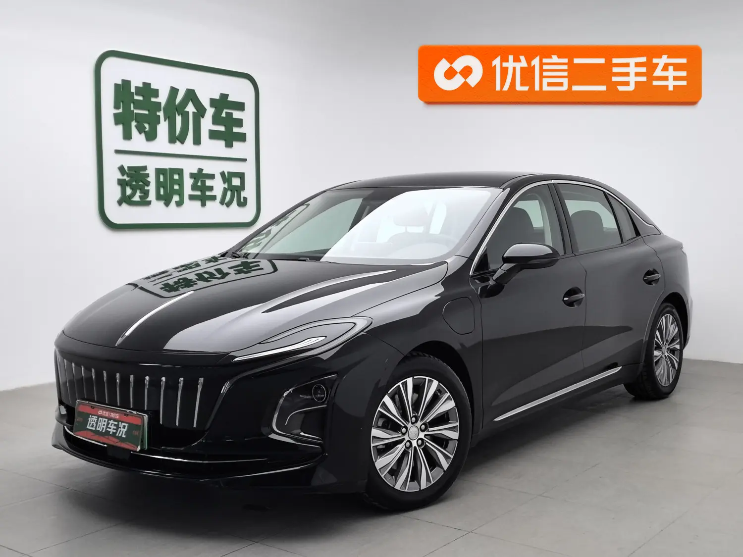Hongqi E-QM5  из Китая