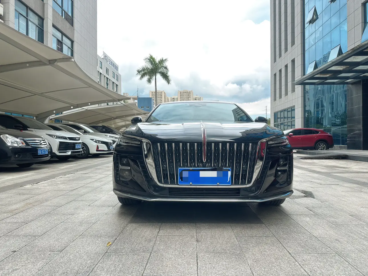 Hongqi H5  из Китая