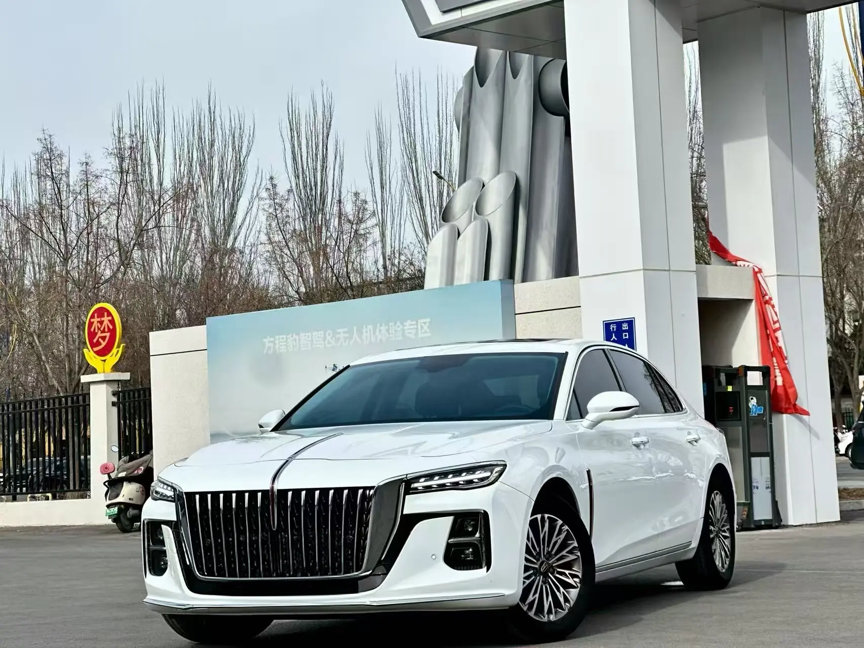 Hongqi H5  из Китая