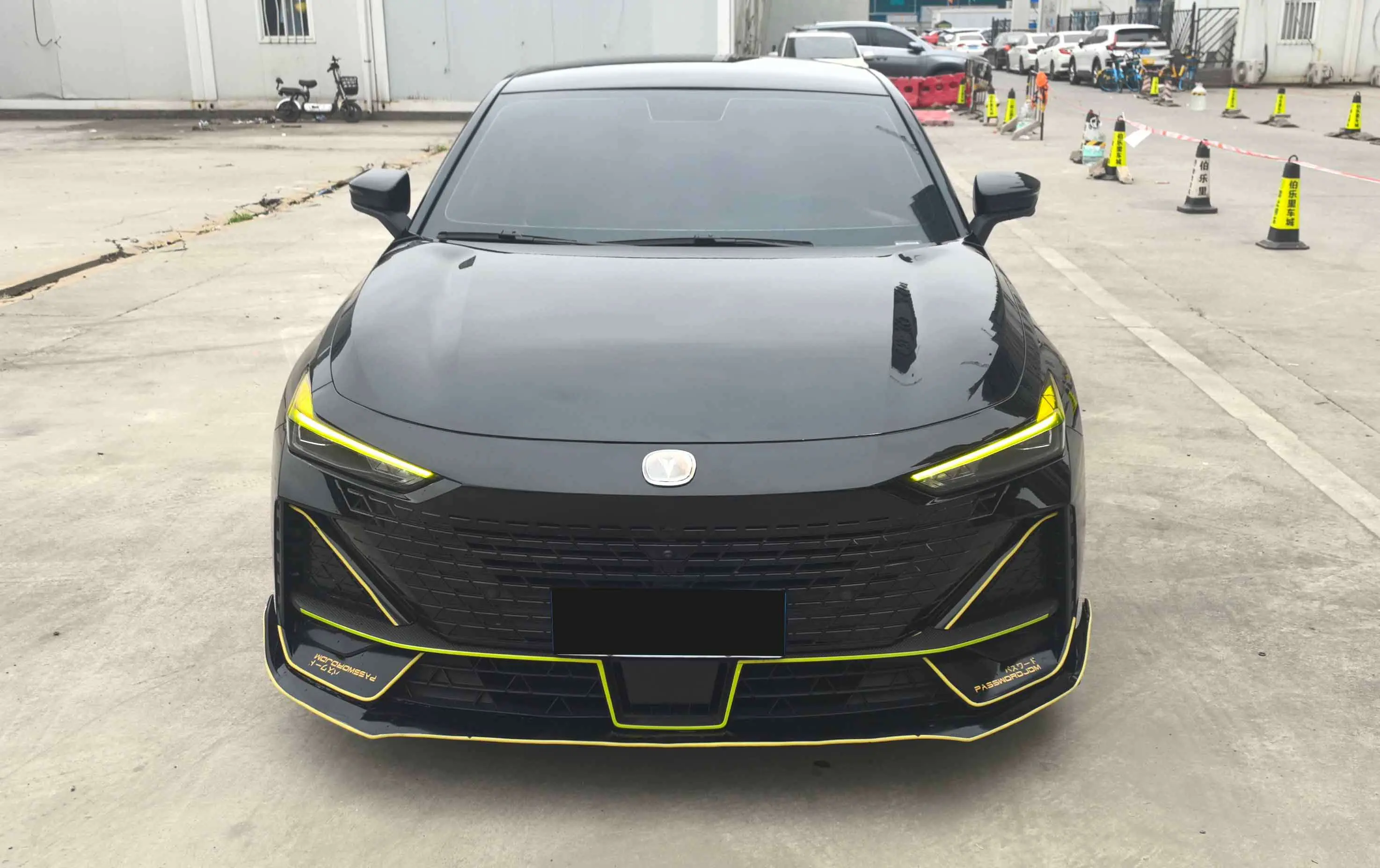 Changan UNI-V  из Китая