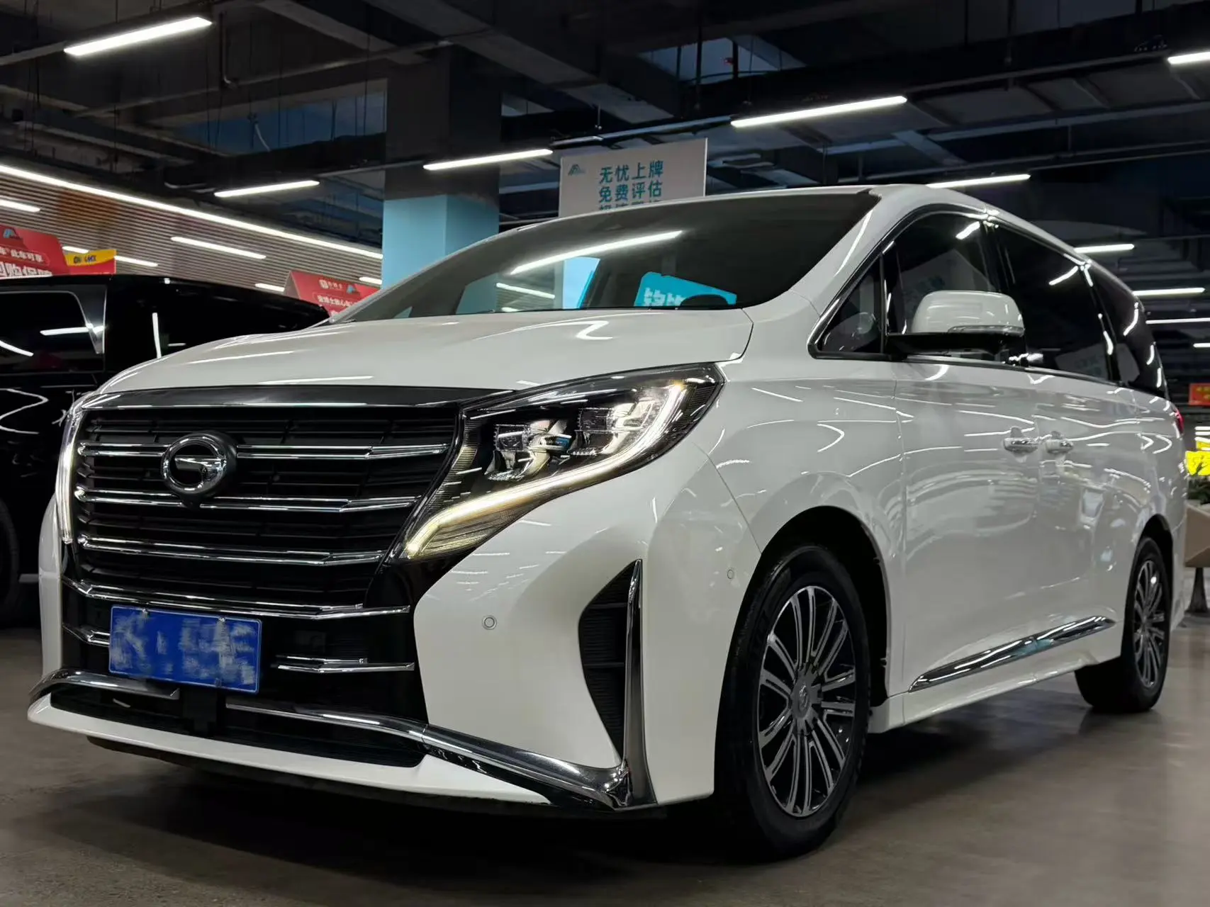 GAC Trumpchi M8  из Китая