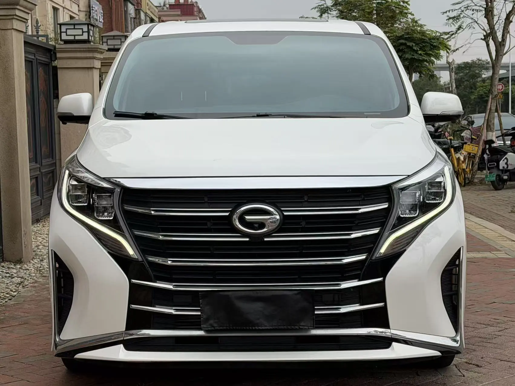 GAC Trumpchi M8  из Китая
