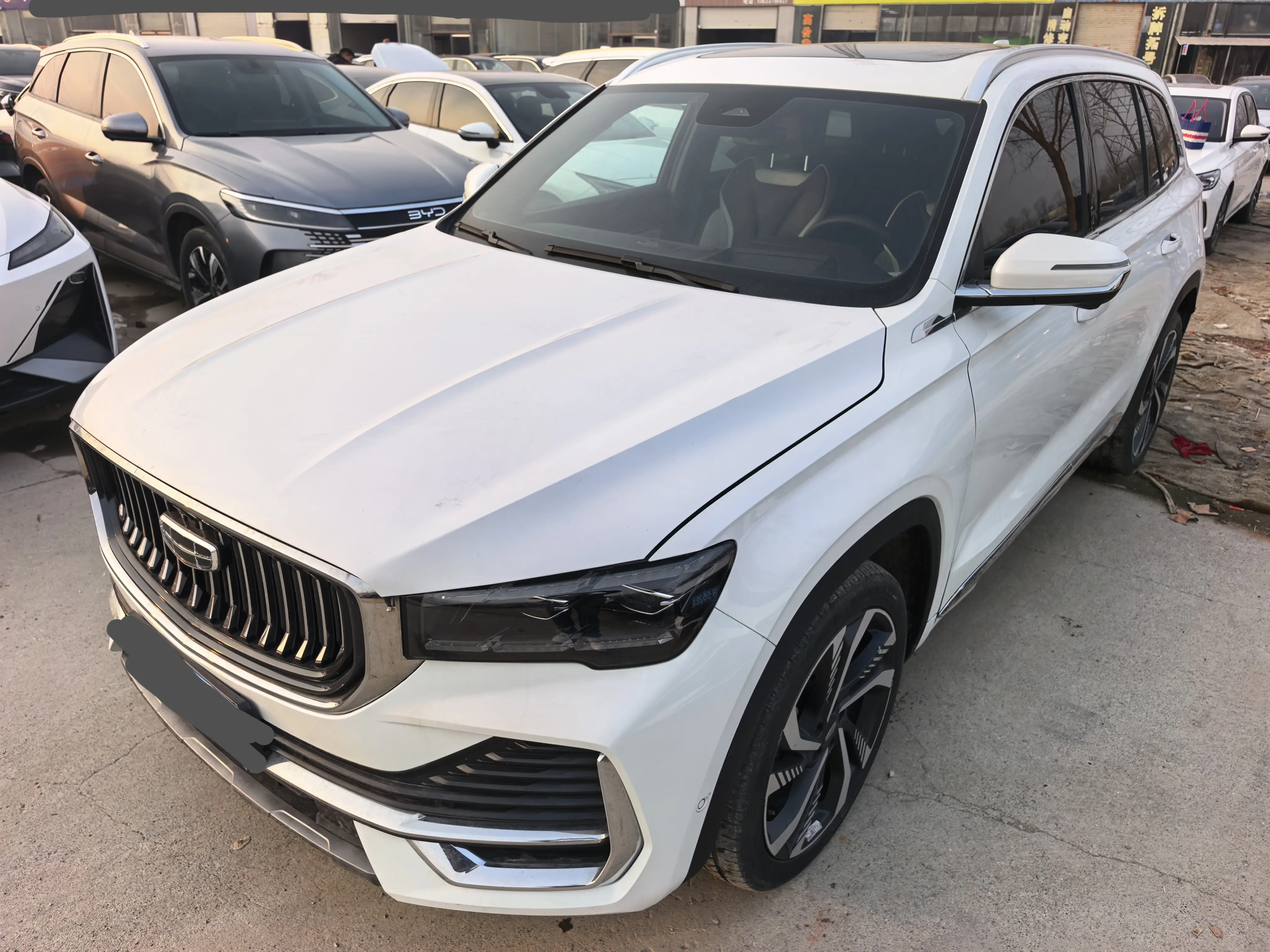 Geely Monjaro (Xingyue L)  из Китая