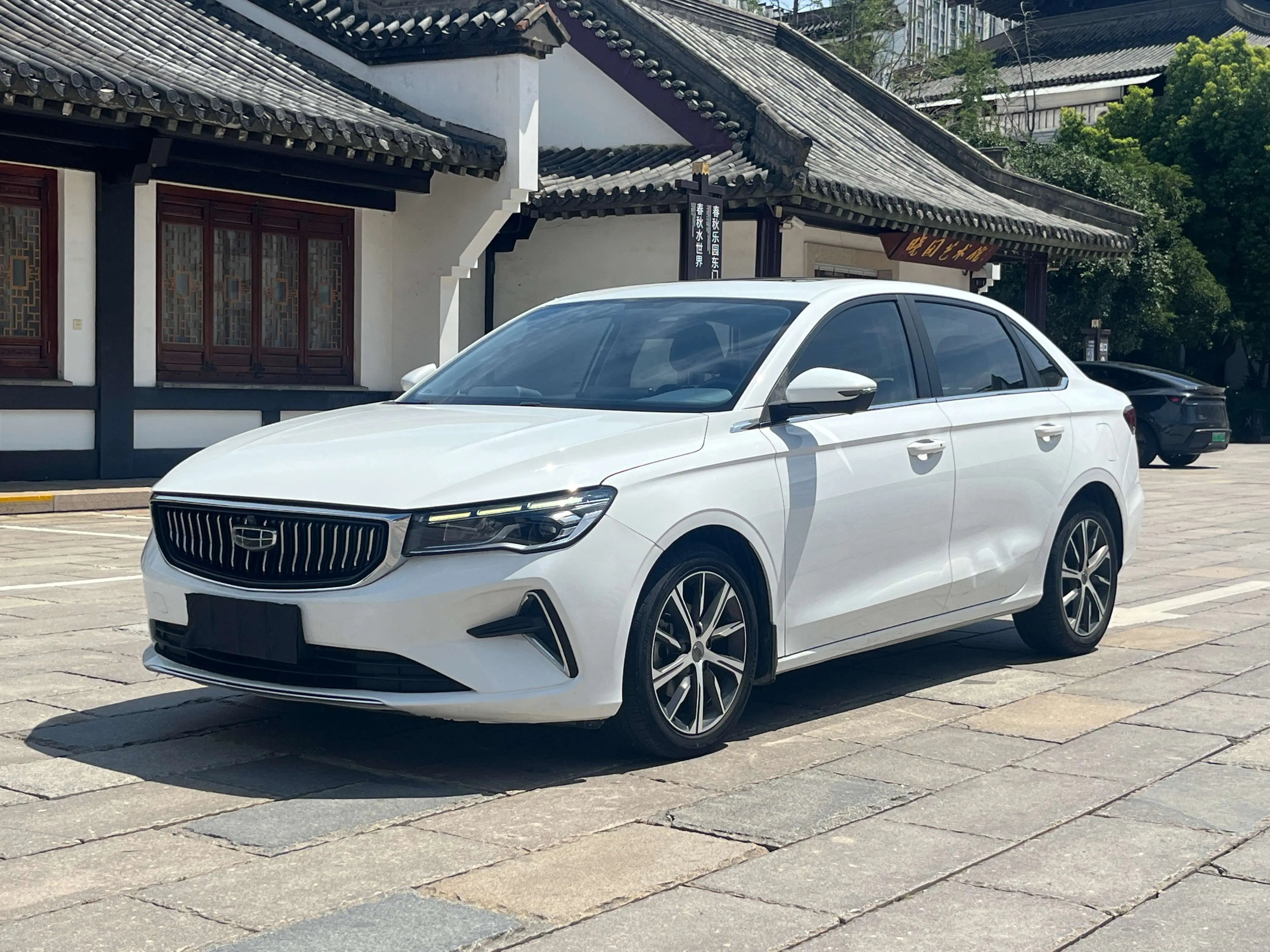 Geely Emgrand  из Китая