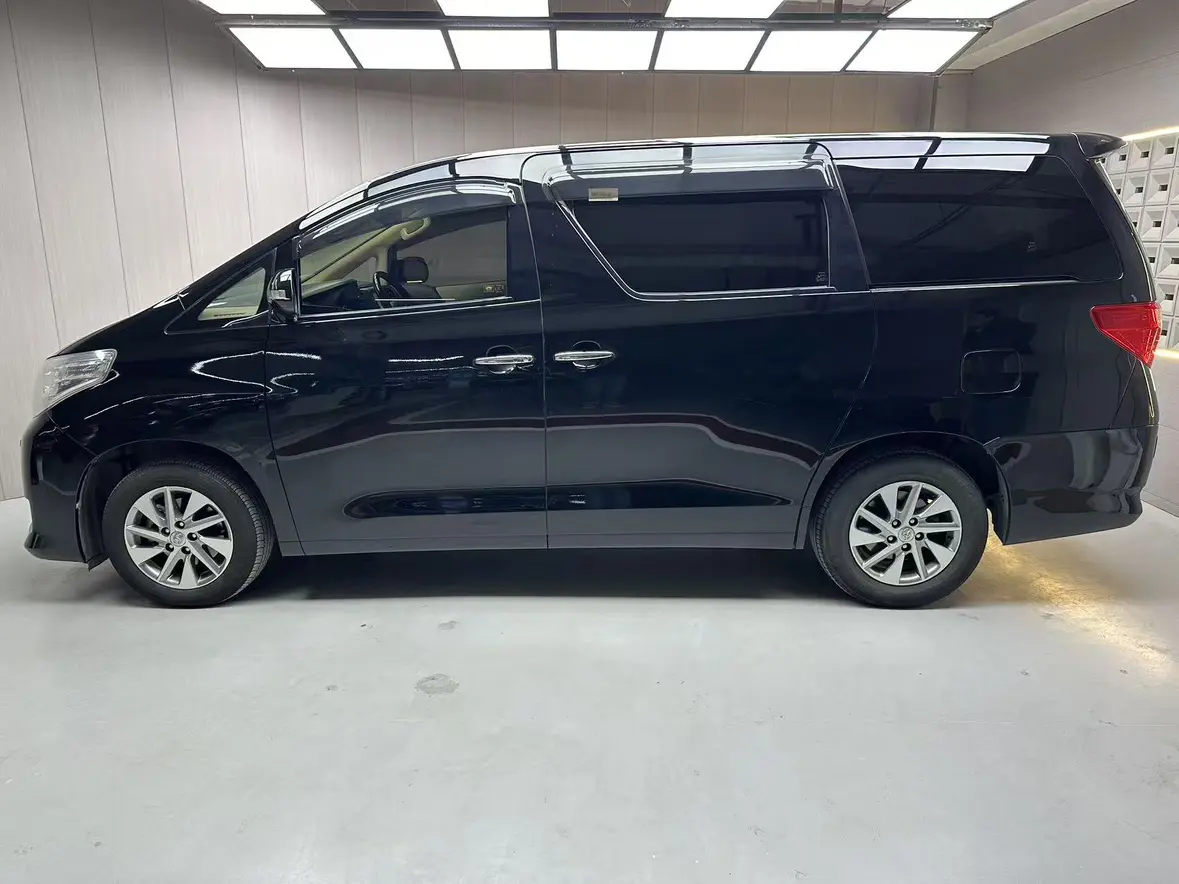Toyota Alphard (Elfa)  из Китая