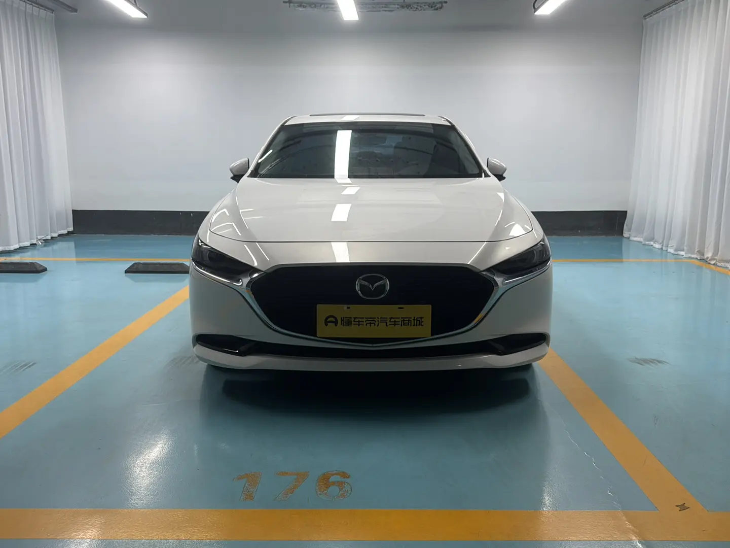 Mazda Axela (Mazda3)  из Китая