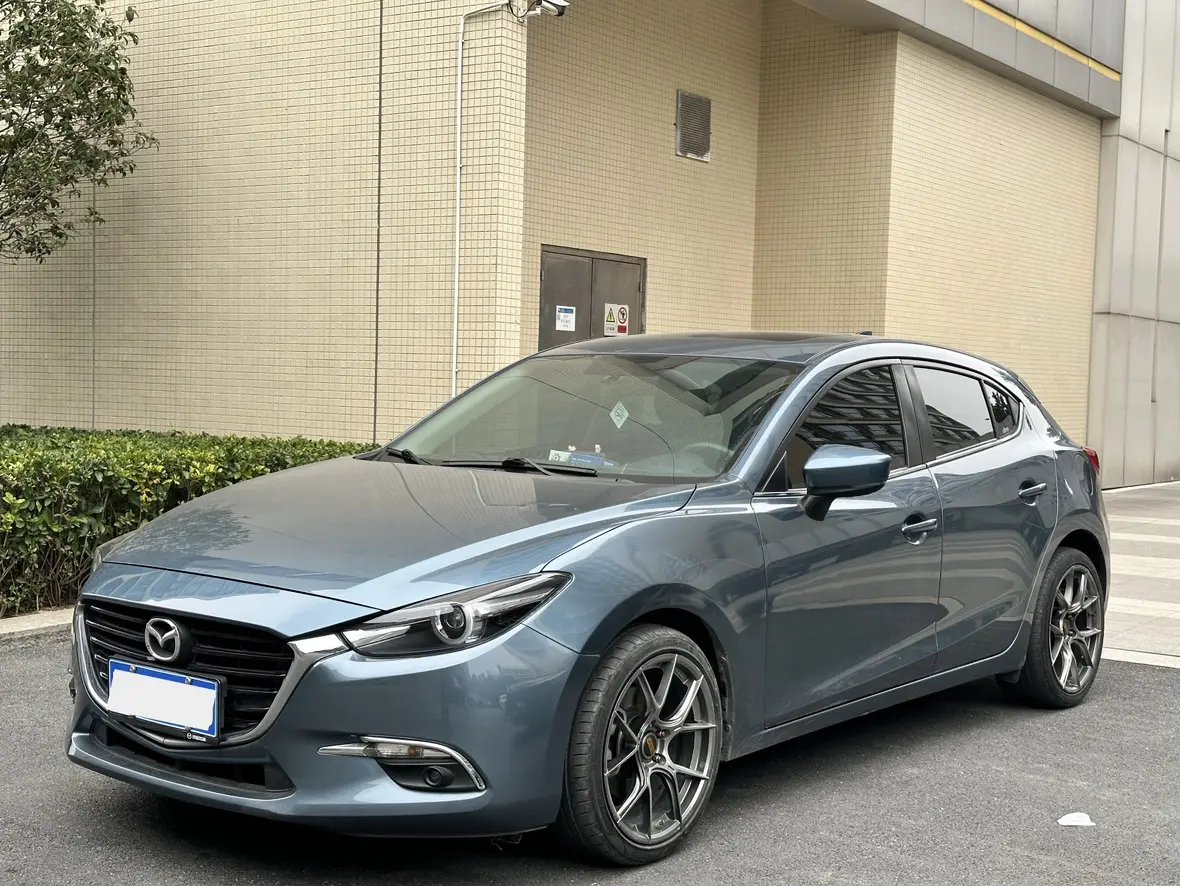 Mazda Axela (Mazda3)  из Китая