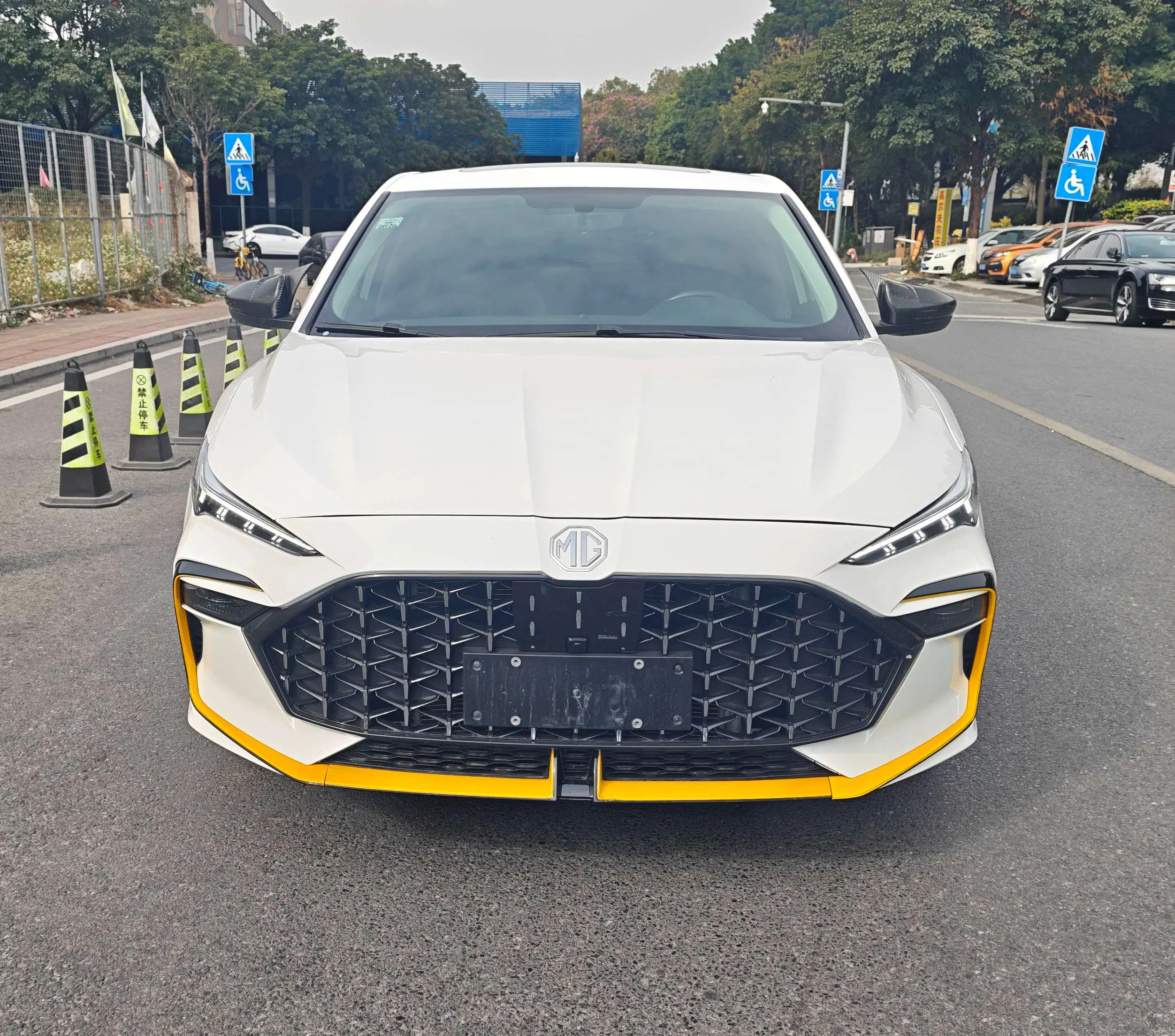 MG 6  из Китая