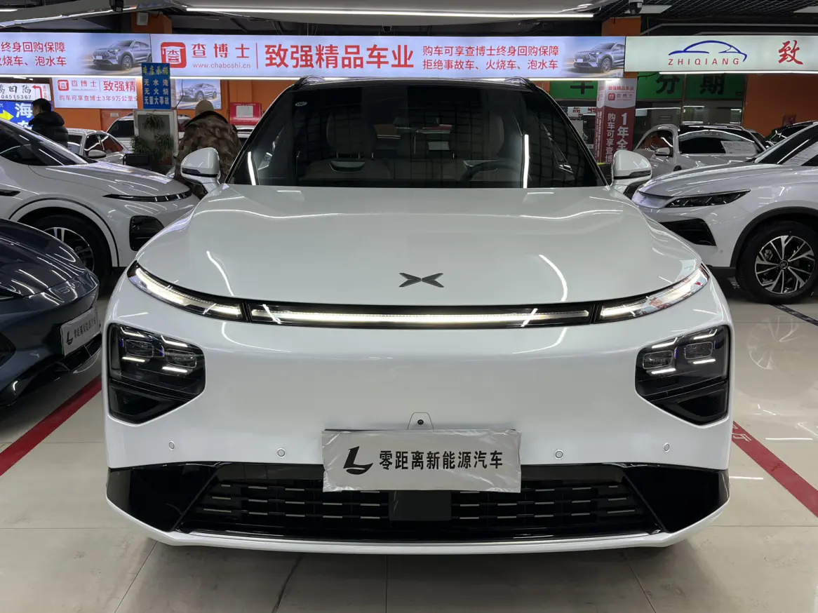 Xpeng G9  из Китая