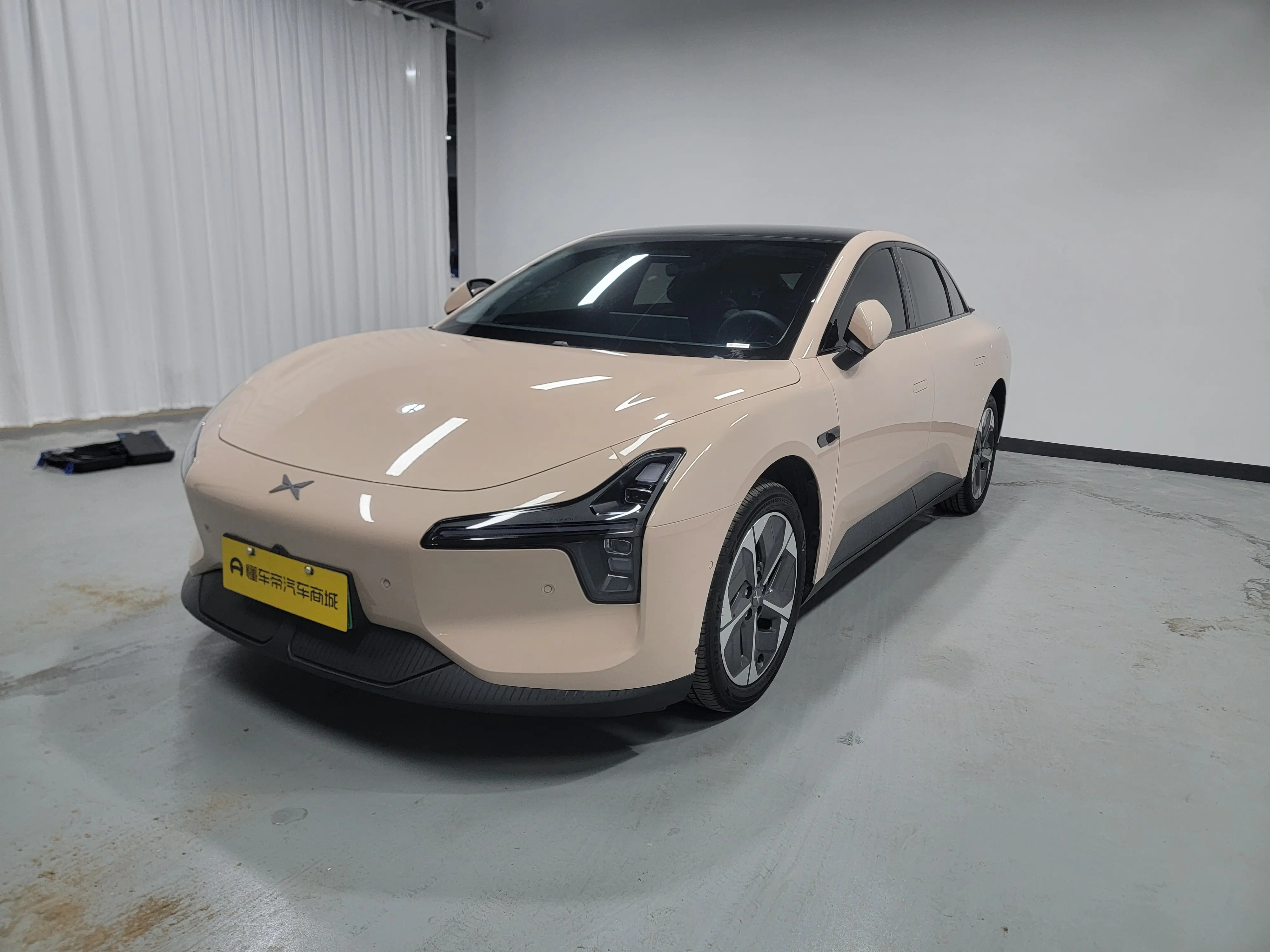 Xpeng Xiaopeng MONA M03  из Китая