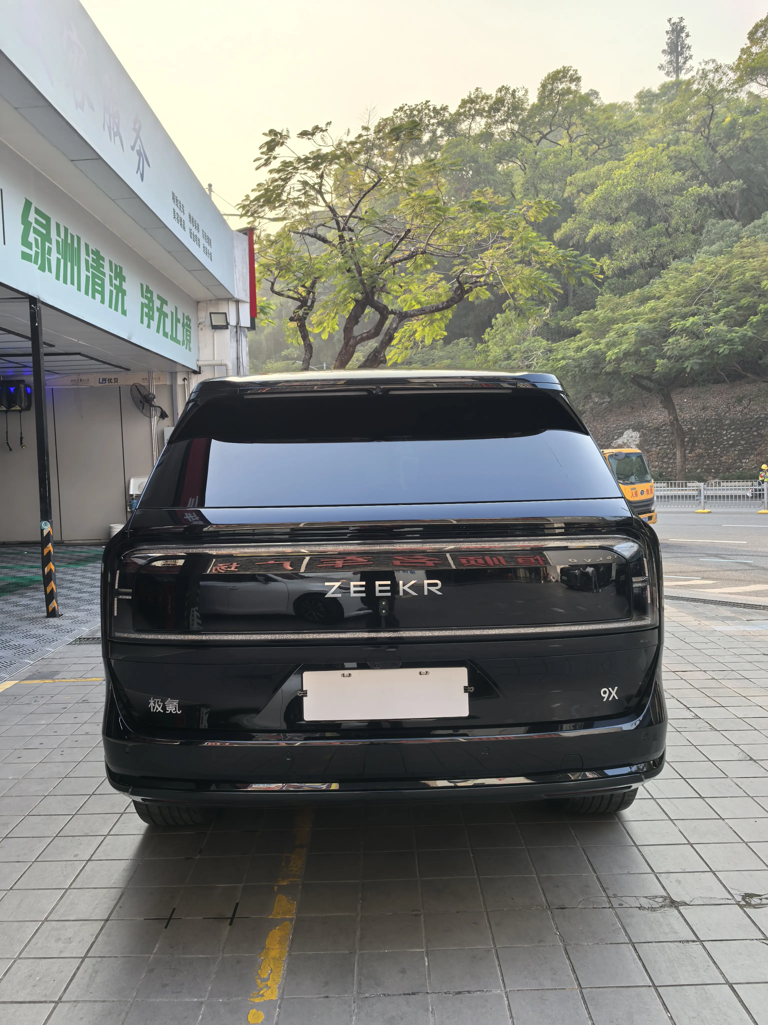 ZEEKR 9X  из Китая