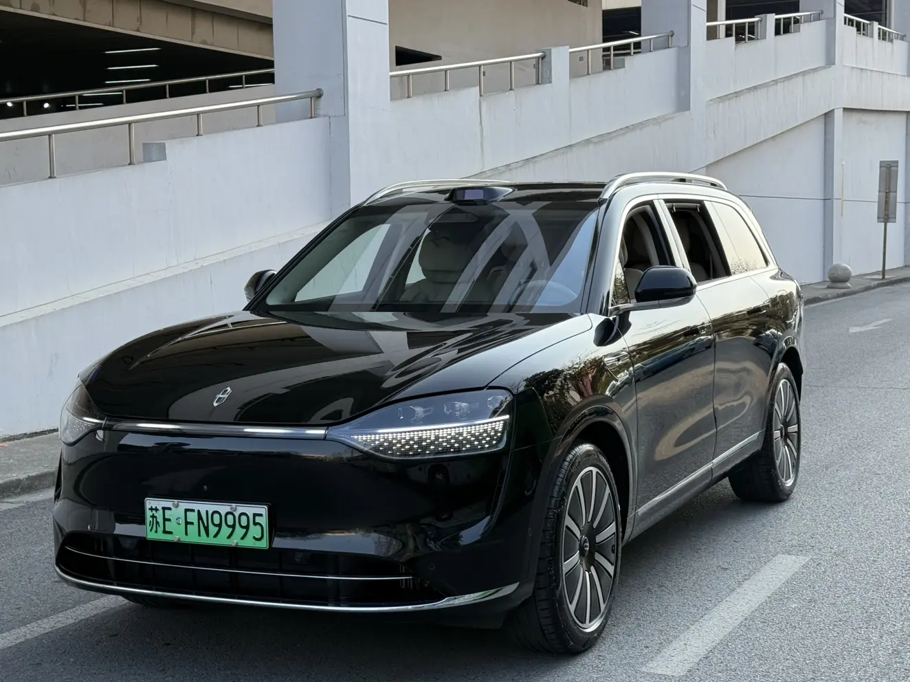 AITO M9 (Wenjie M9)  из Китая