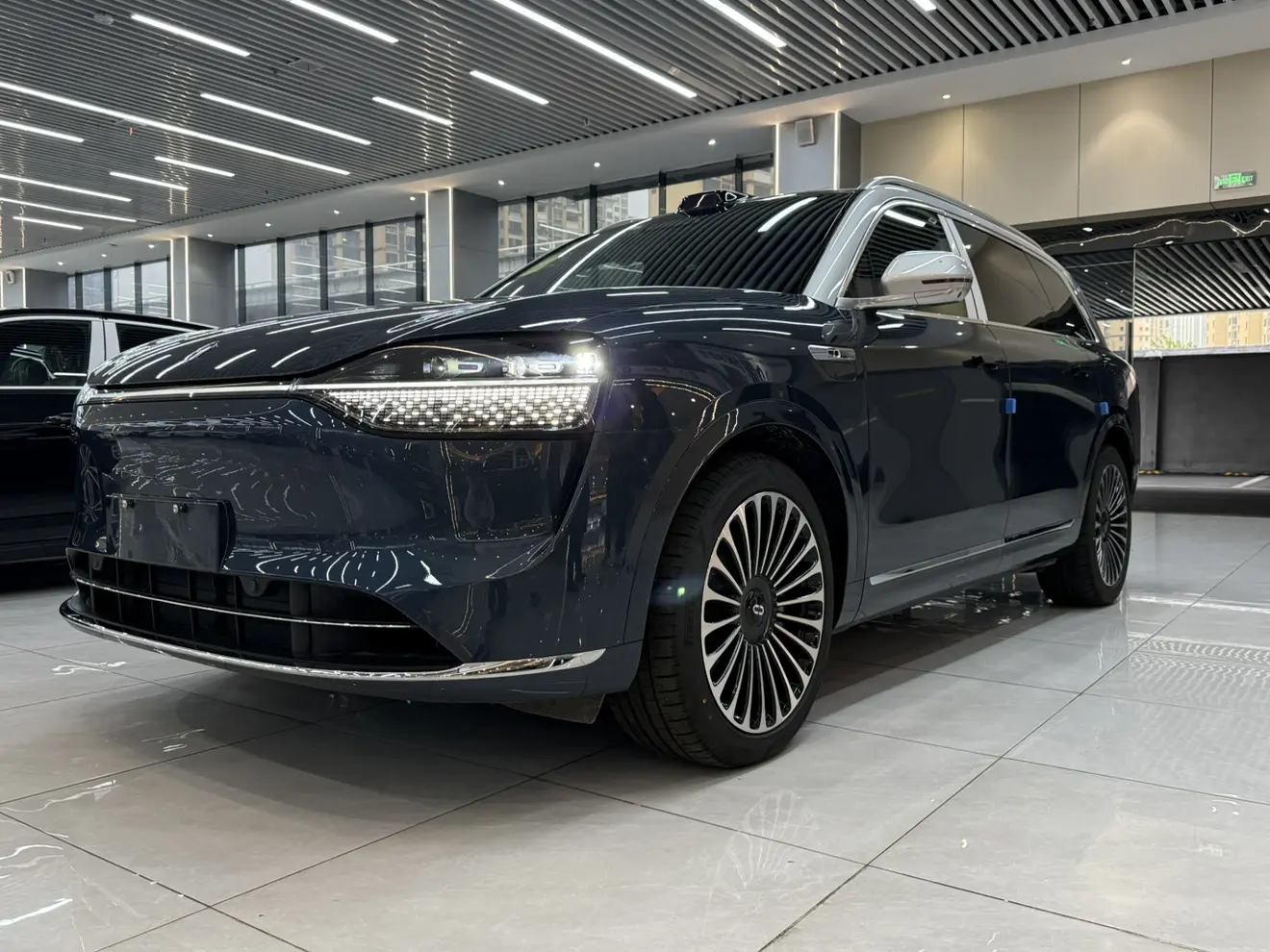 AITO M9 (Wenjie M9)  из Китая