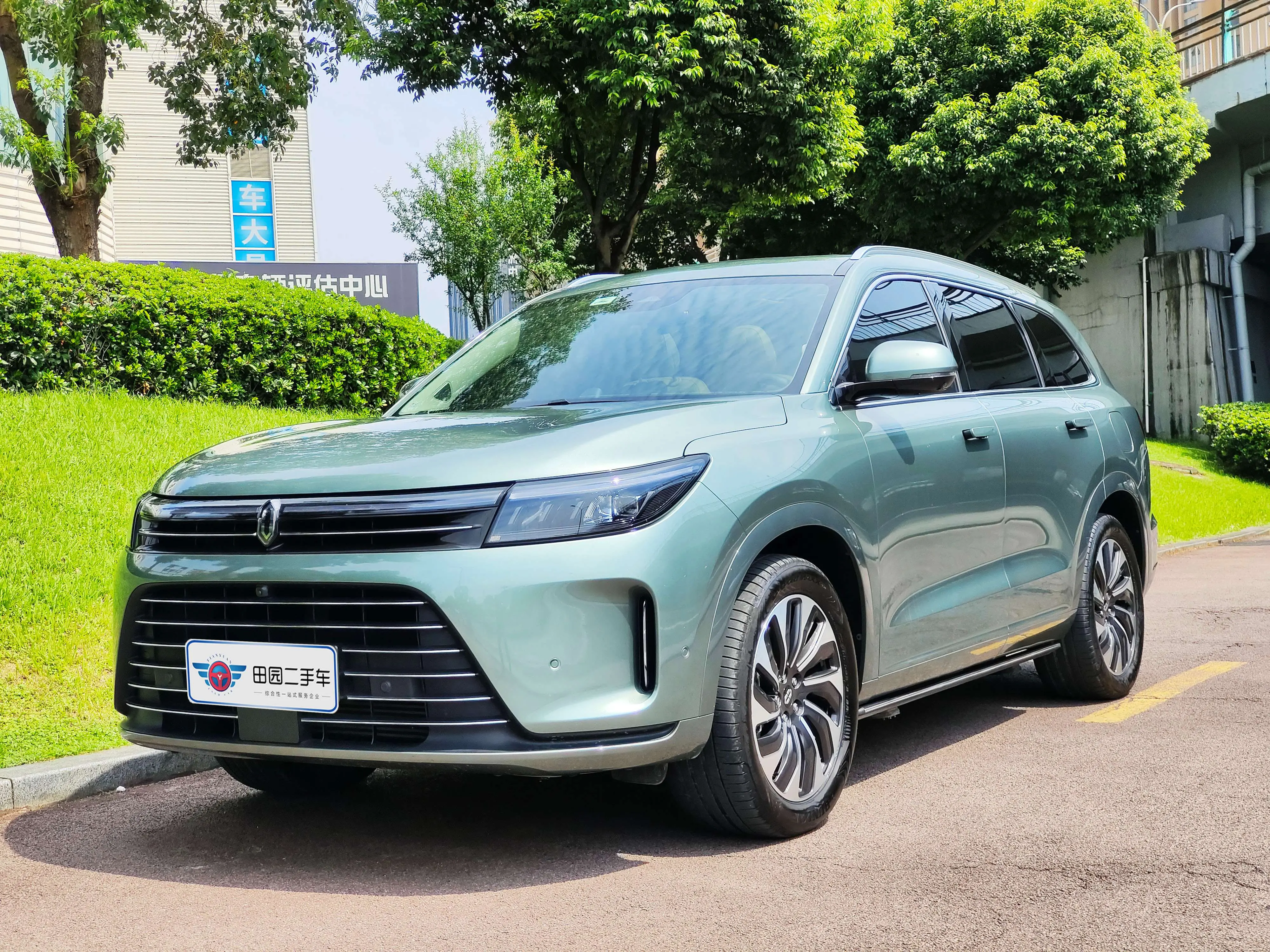 AITO M7 (Wenjie M7)  из Китая