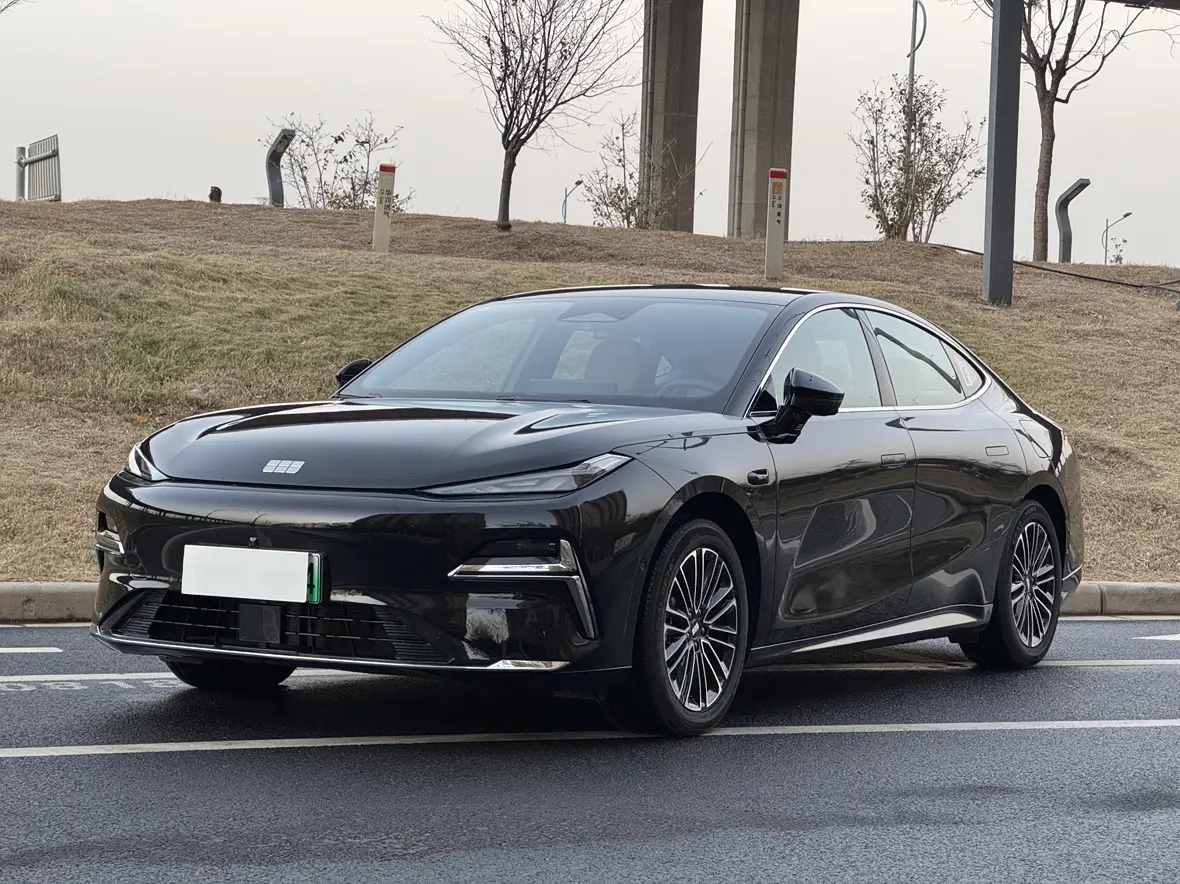 Geely Galaxy Star 8 PHEV  из Китая