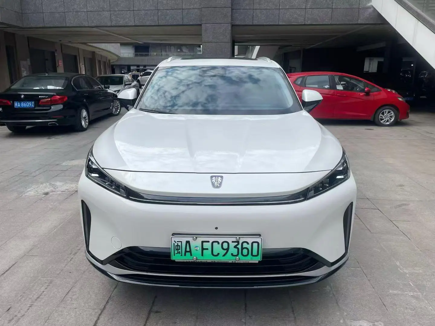 Roewe D5X DMH  из Китая