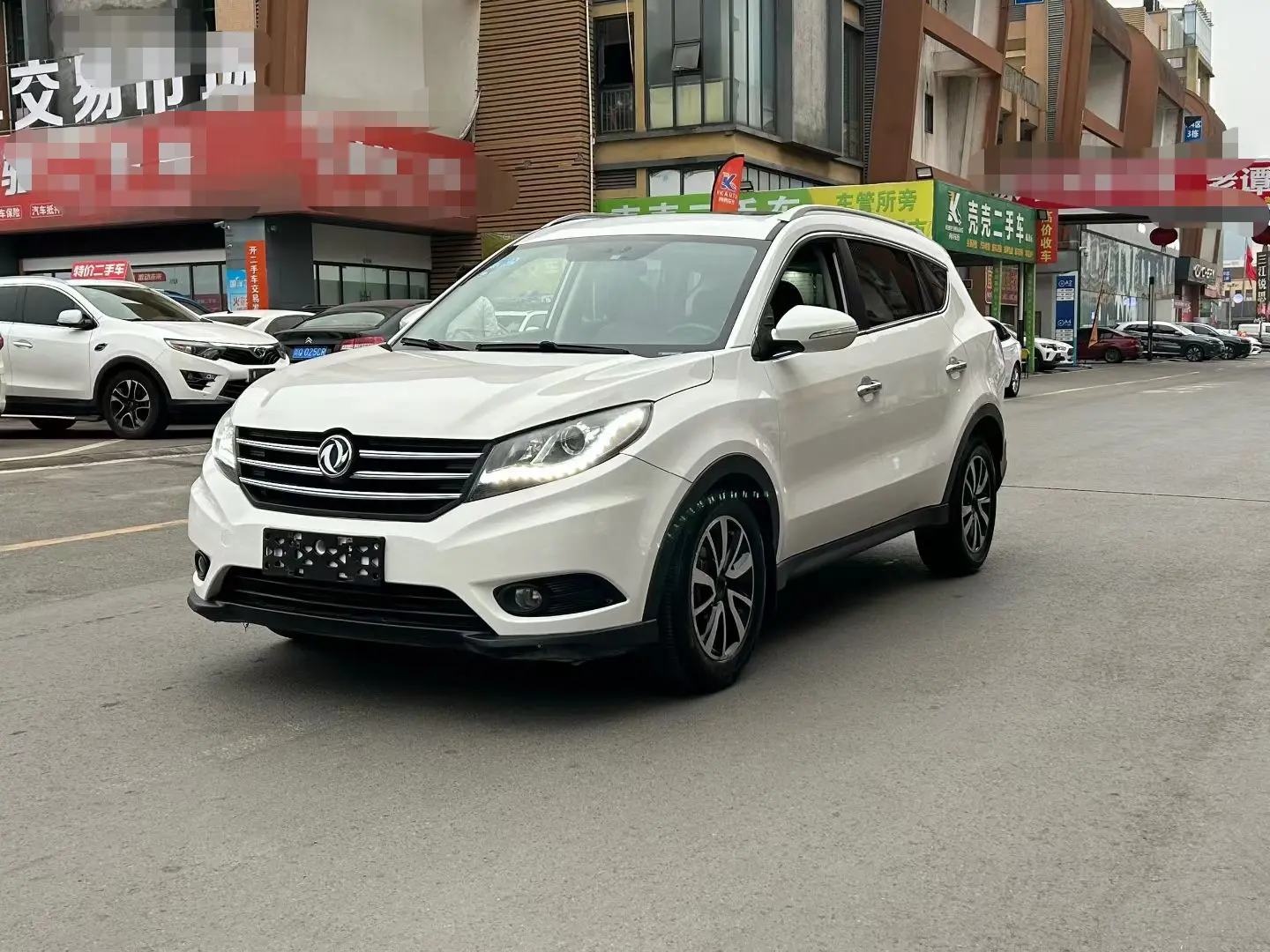 Dongfeng Fengon 580  из Китая