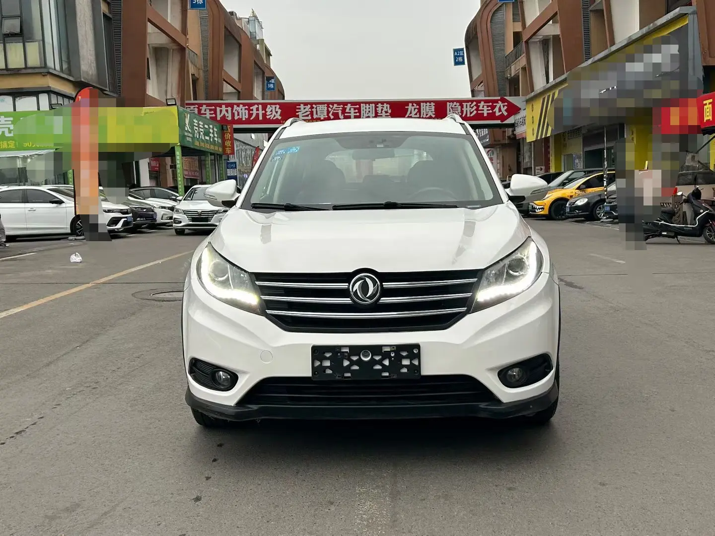 Dongfeng Fengon 580  из Китая