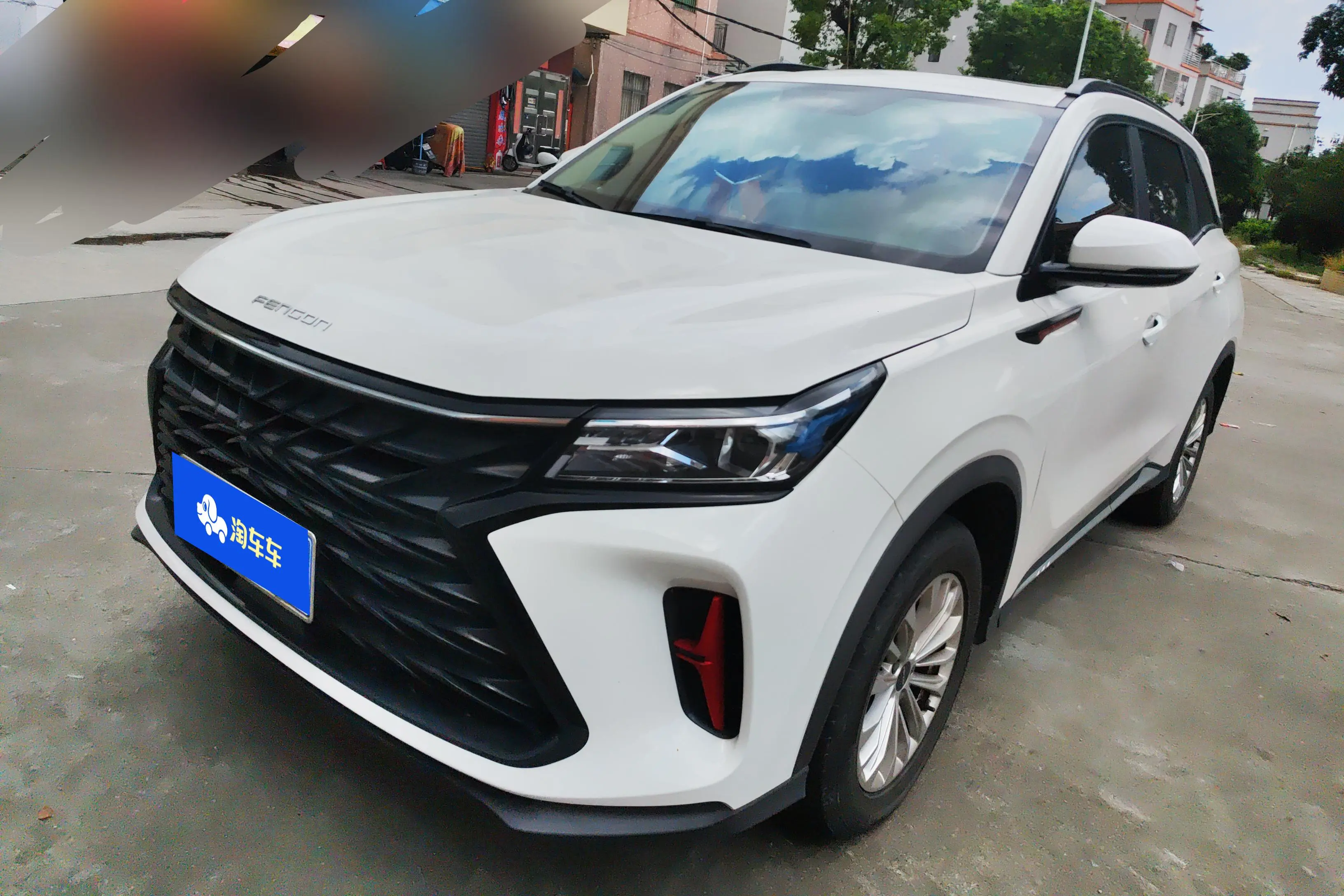 Dongfeng Fengon 580  из Китая
