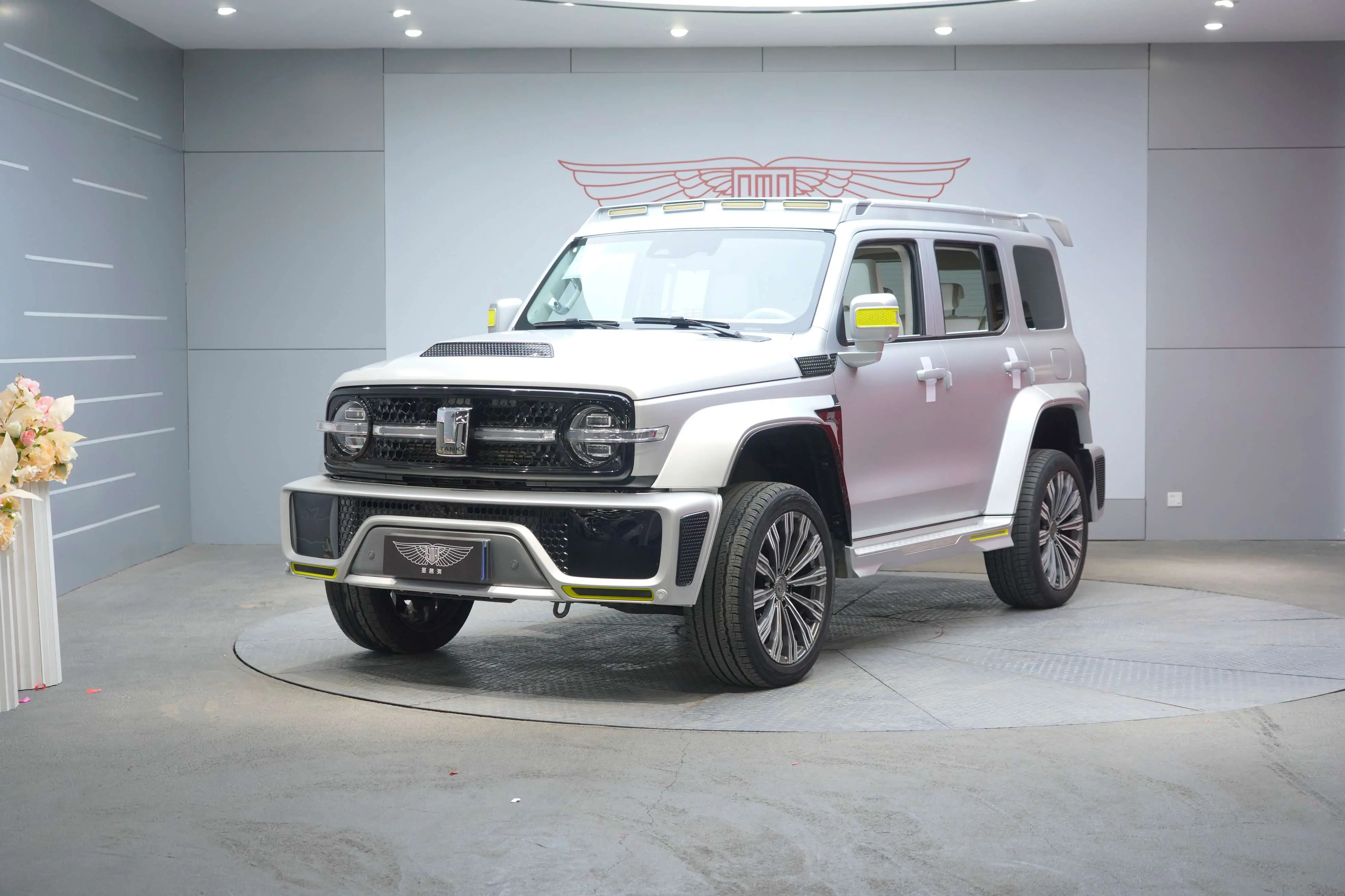 Tank Cyber  300  из Китая