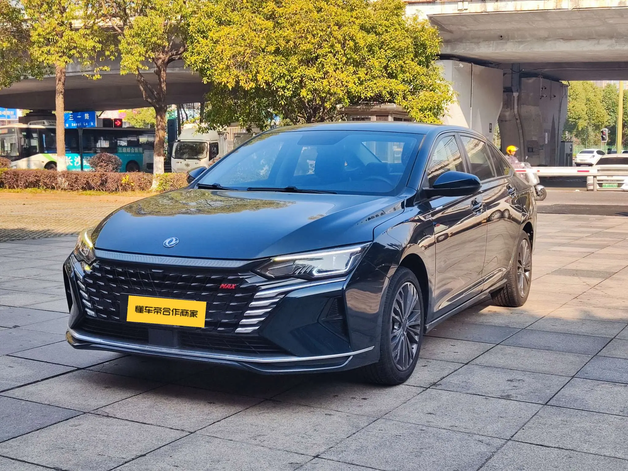 Dongfeng Yixuan MAX  из Китая