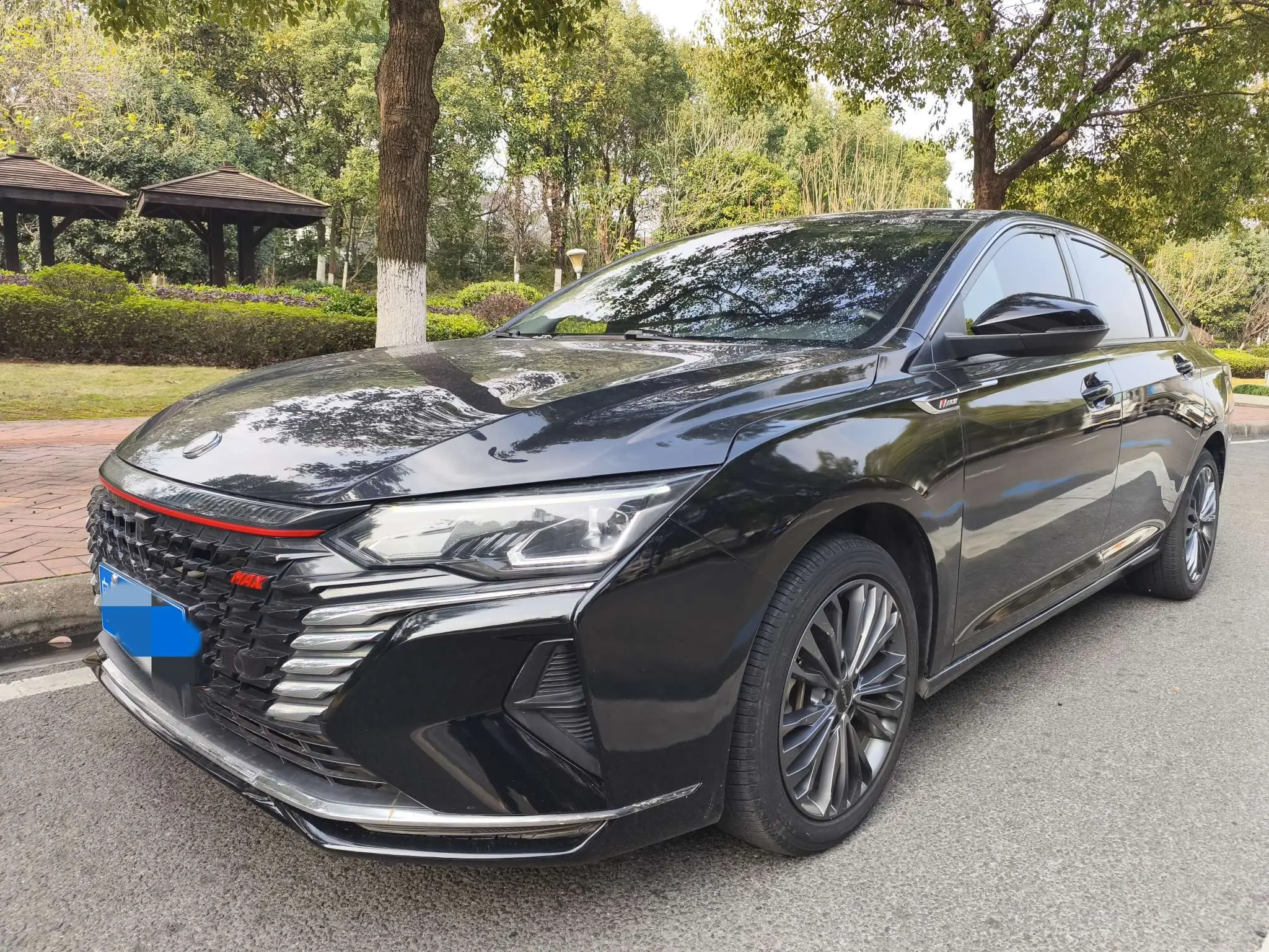 Dongfeng Yixuan MAX  из Китая