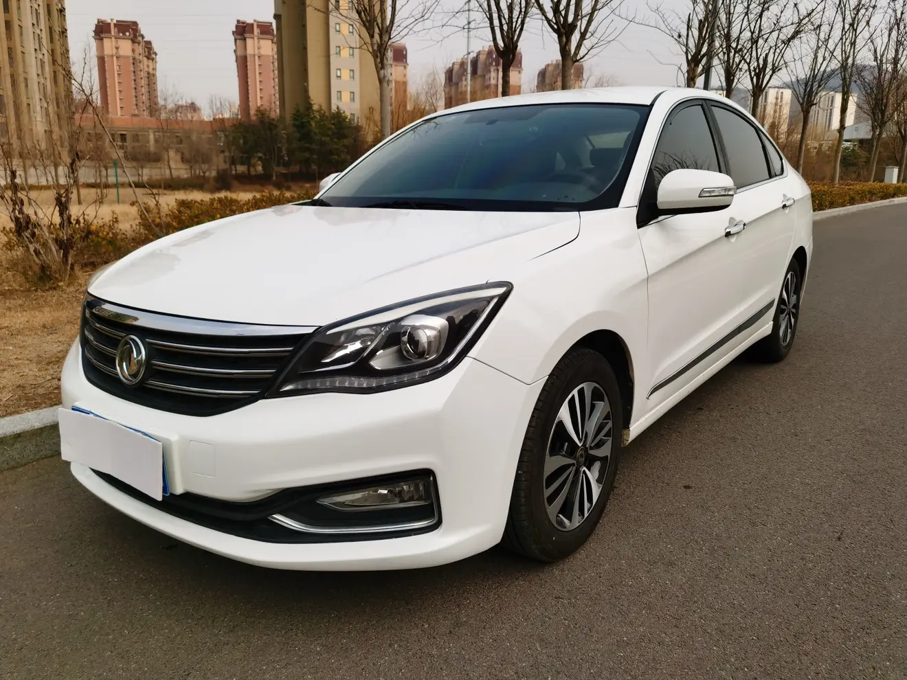 Dongfeng Fengshen A60  из Китая