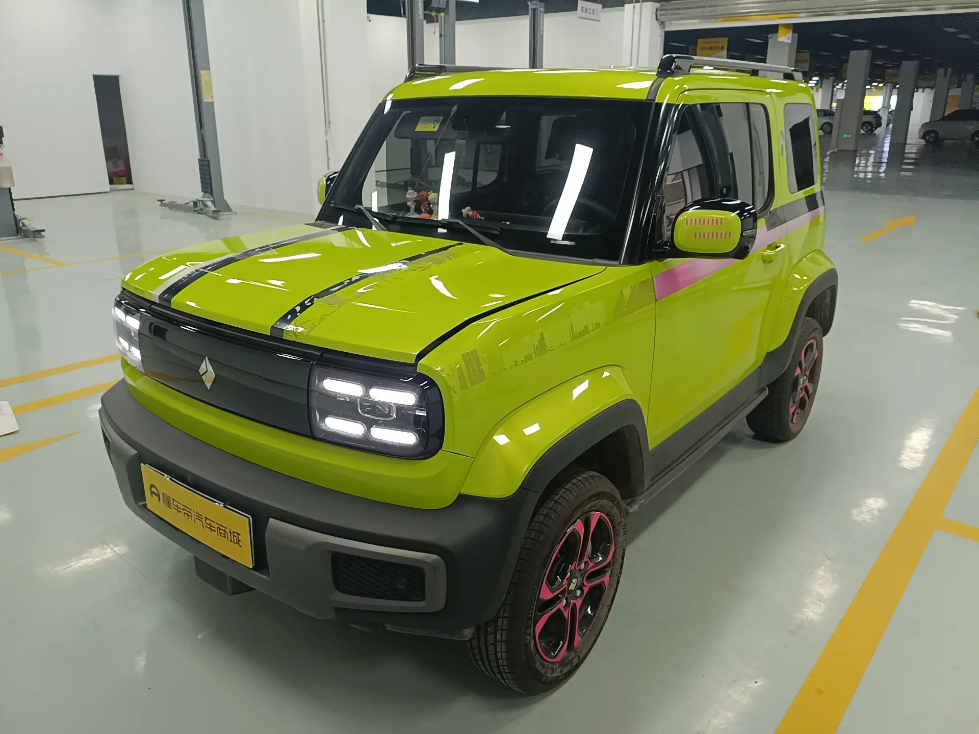 Baojun Yue Ye  из Китая