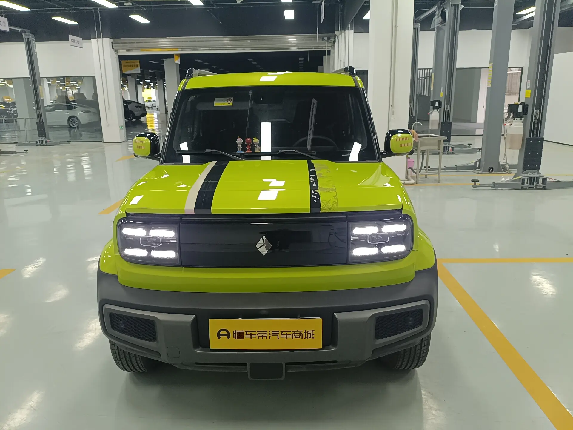 Baojun Yue Ye  из Китая