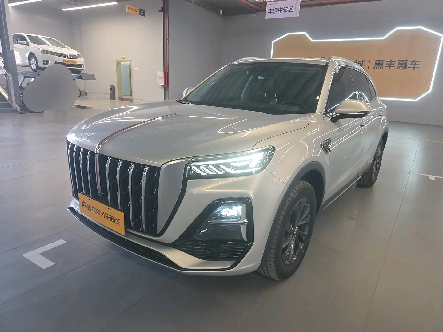 Hongqi HS5  из Китая