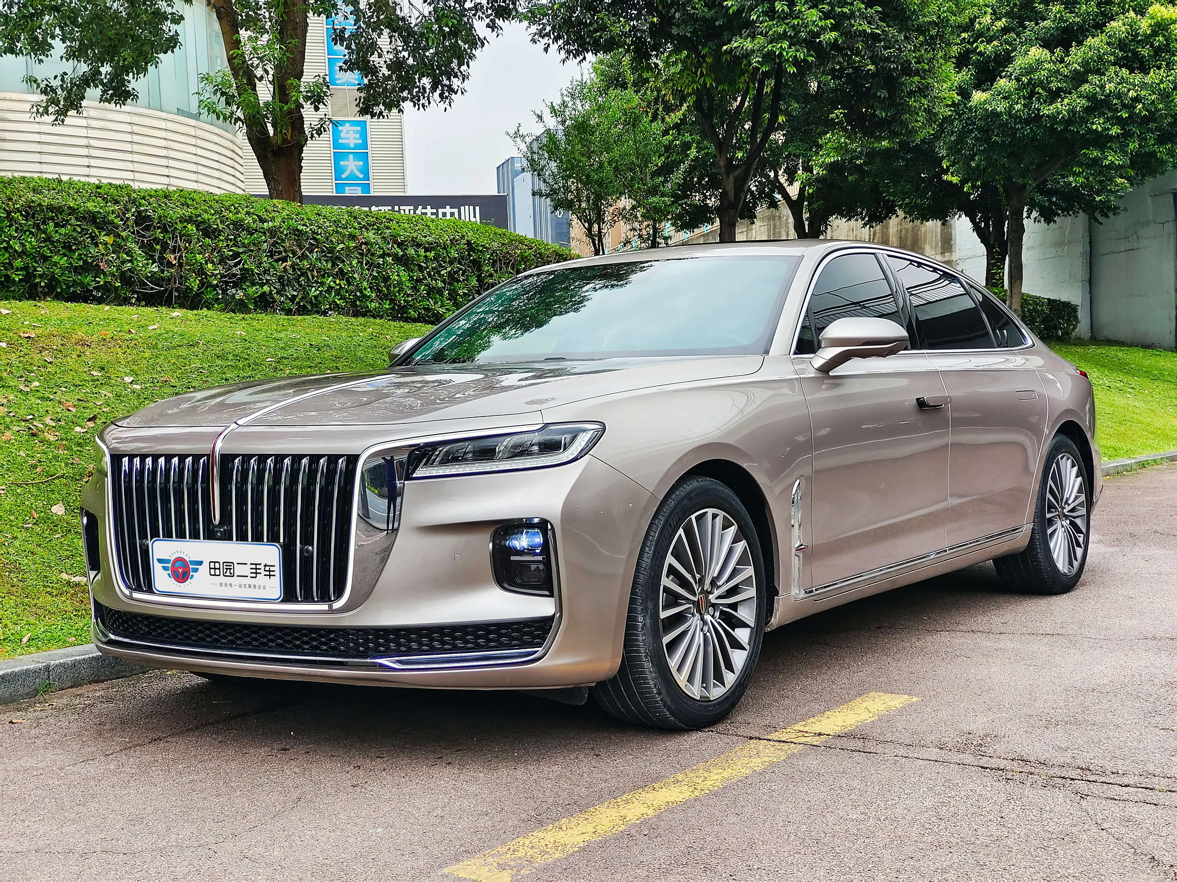 Hongqi H9  из Китая