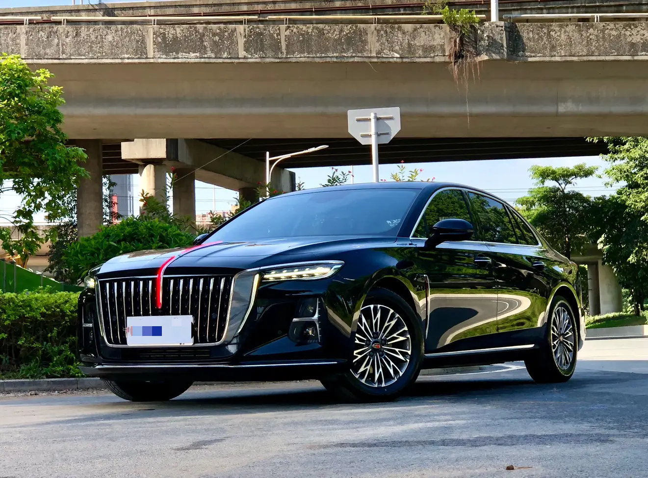 Hongqi H5  из Китая