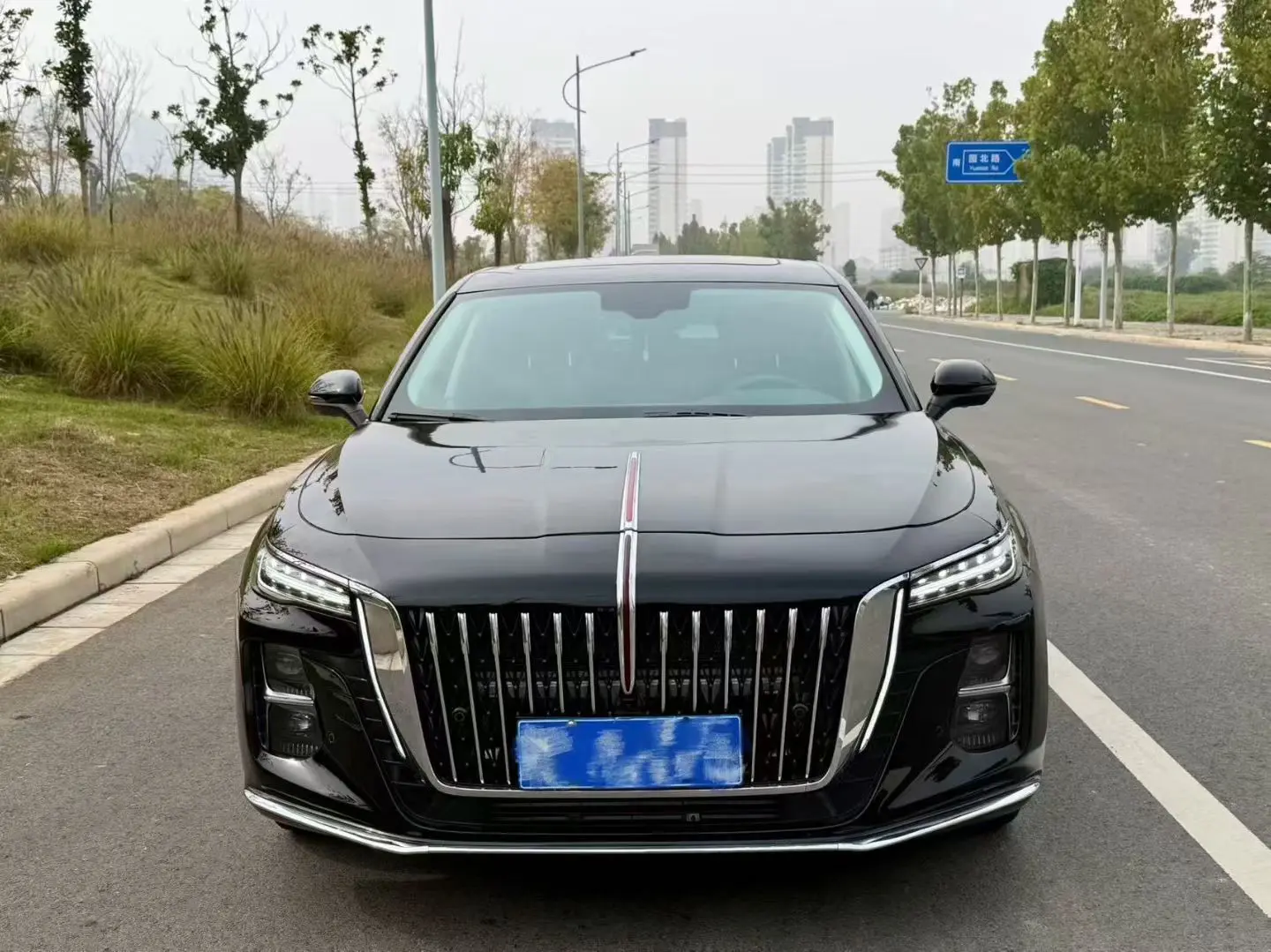 Hongqi H5  из Китая