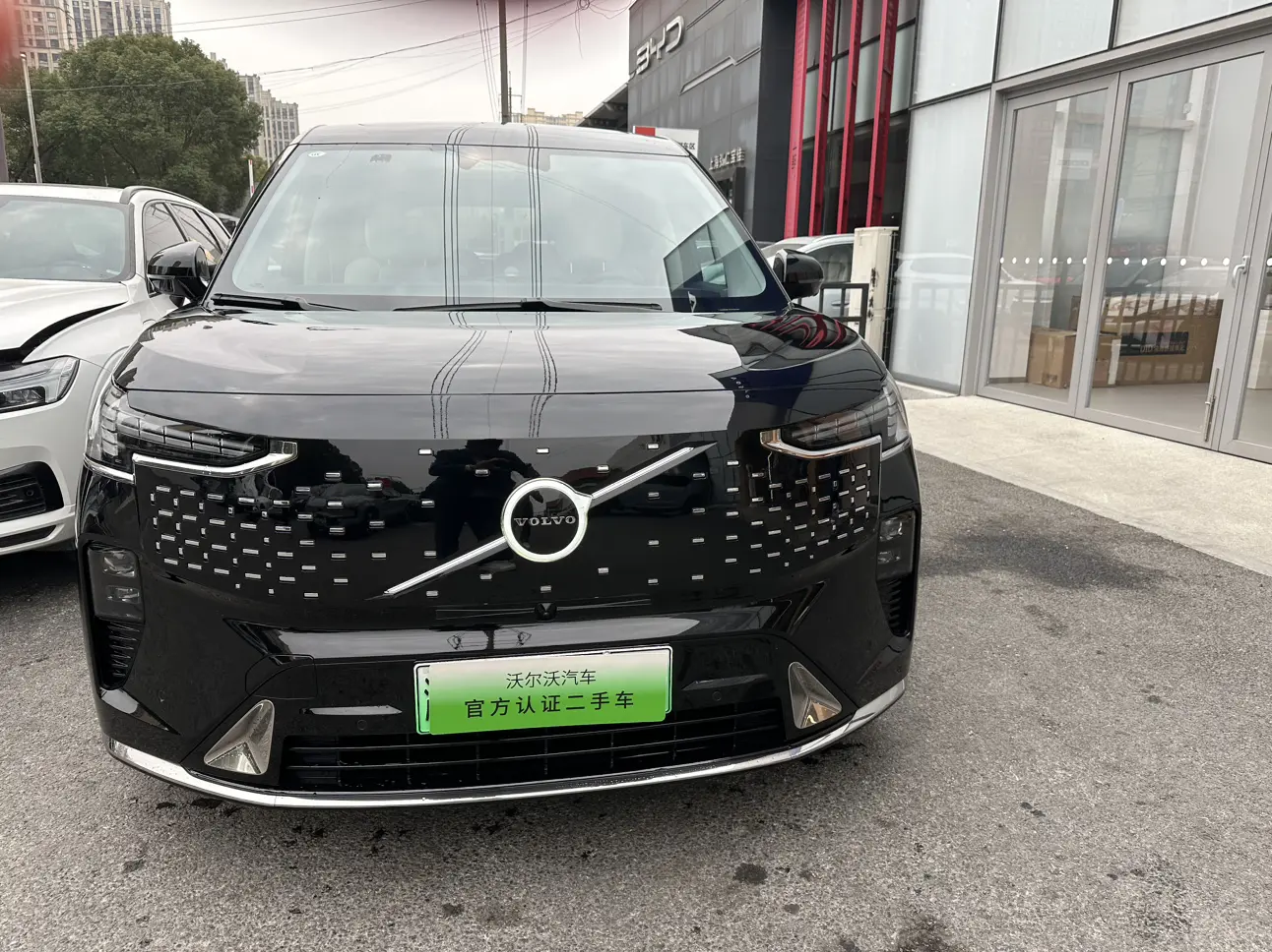 Volvo EM90  из Китая