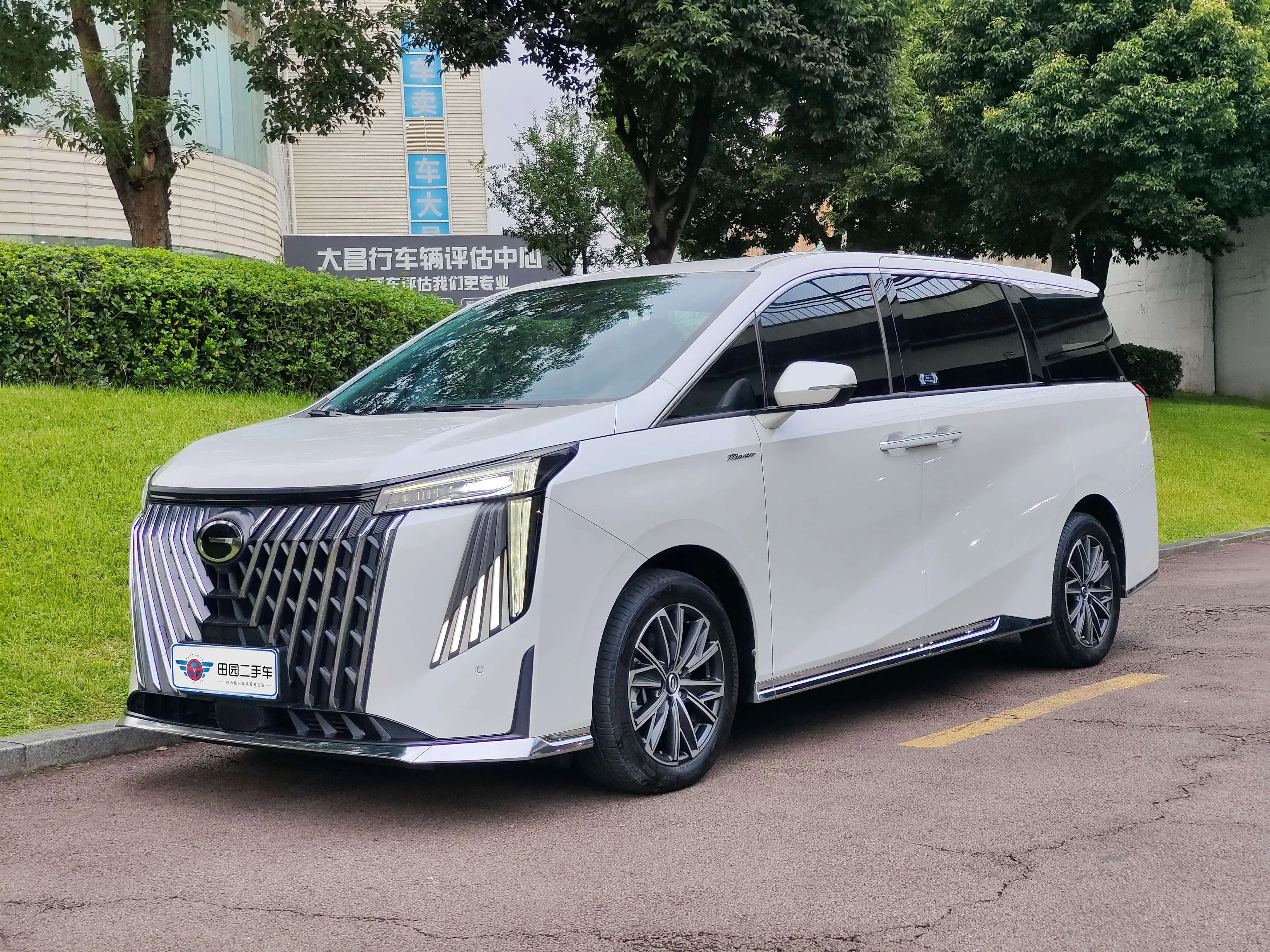 GAC Trumpchi M8  из Китая