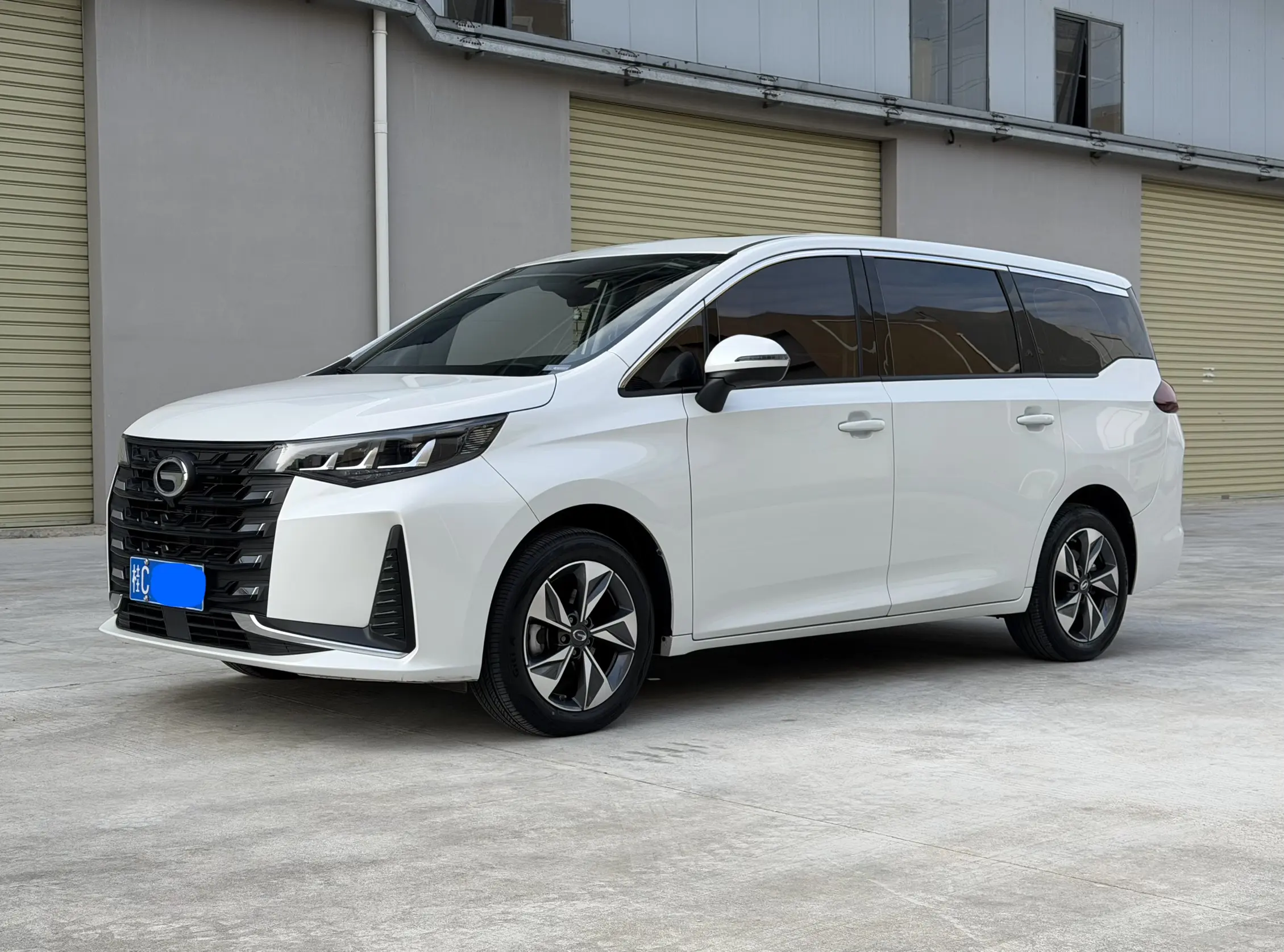 GAC Trumpchi M6  из Китая