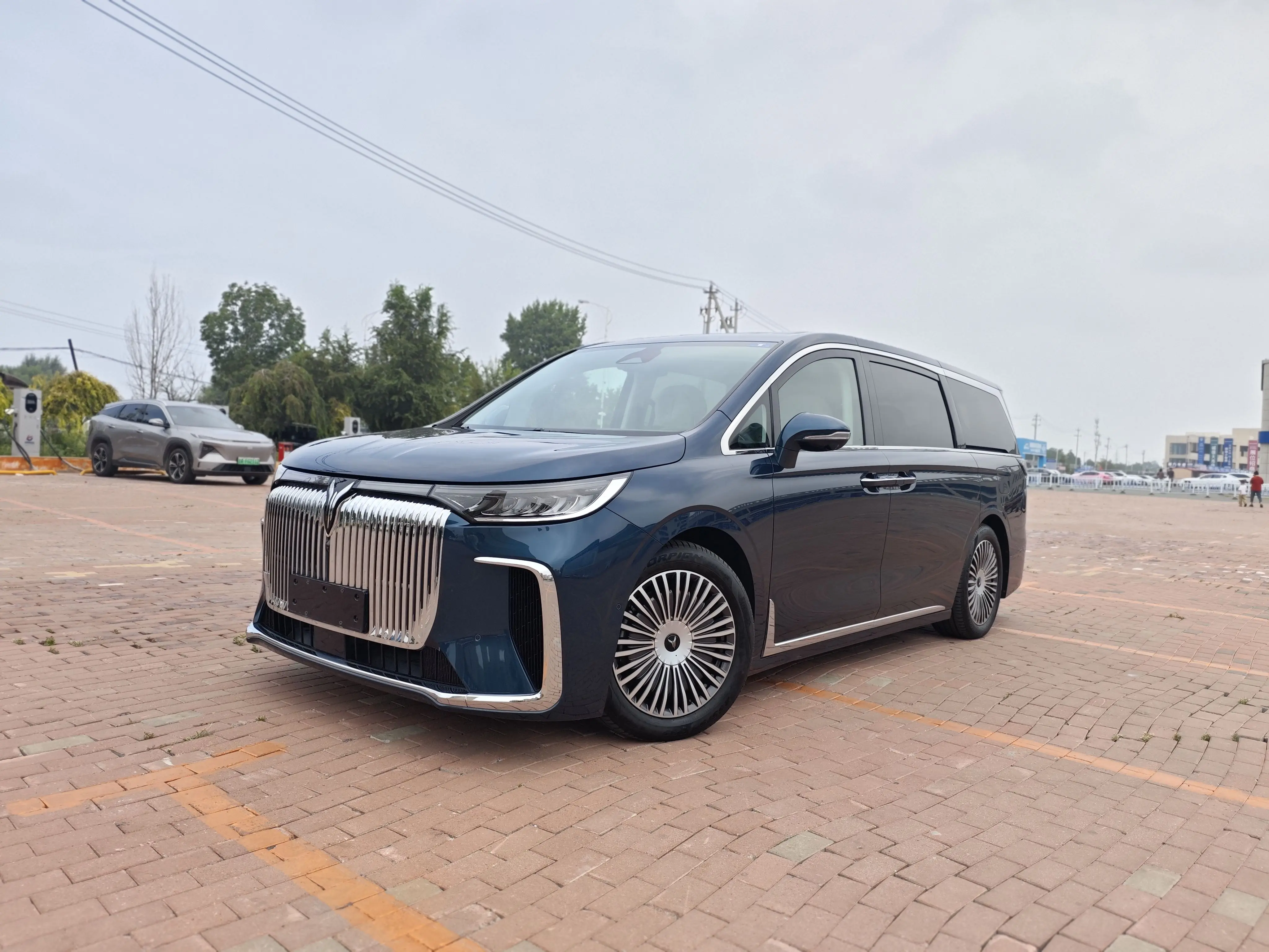 Voyah Lantu Dreamer PHEV  из Китая