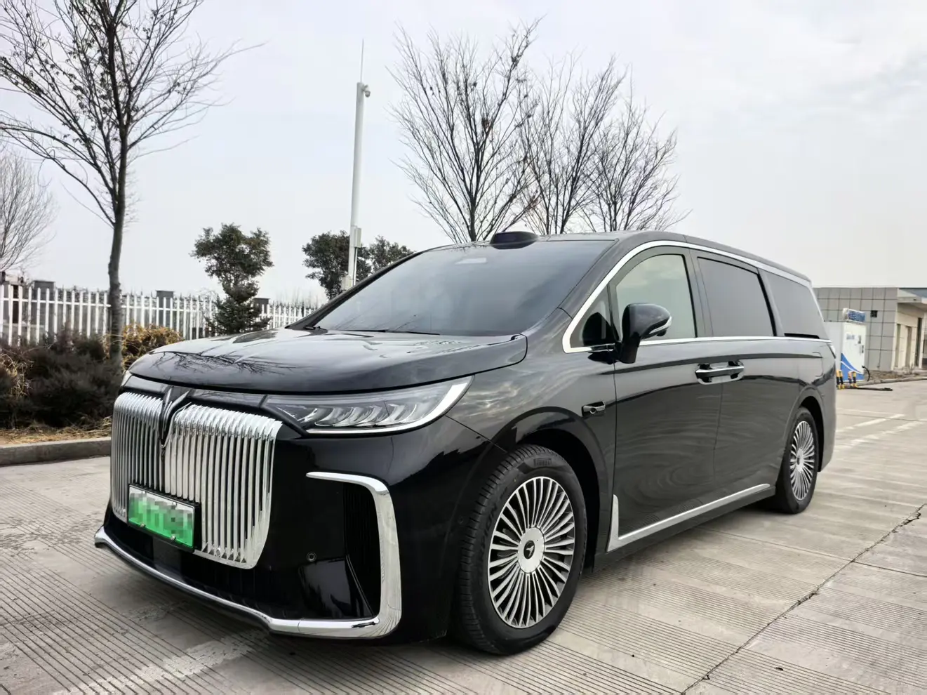 Voyah Lantu Dreamer PHEV  из Китая