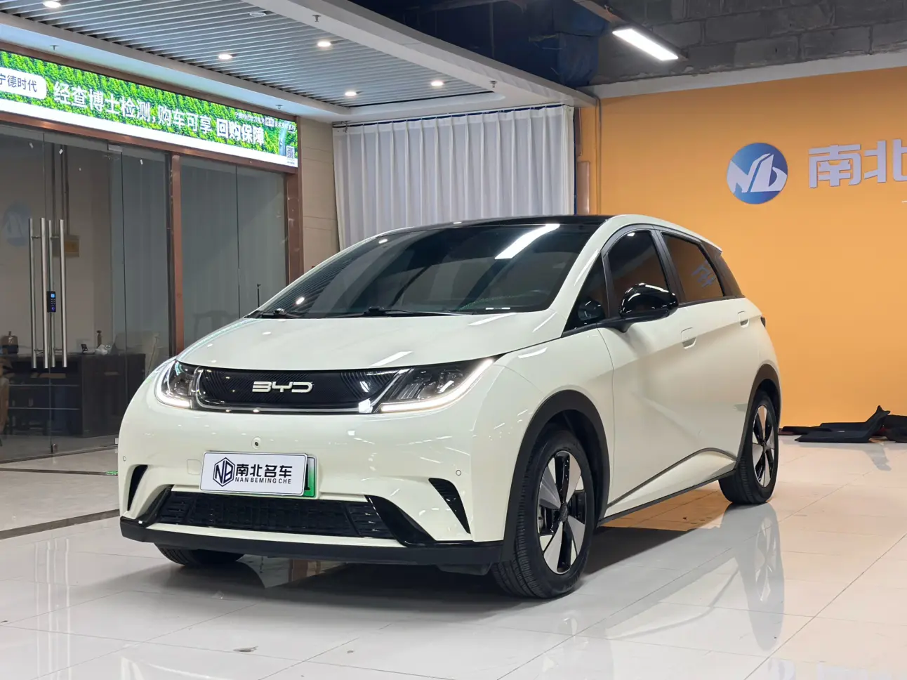 BYD Dolphin  из Китая