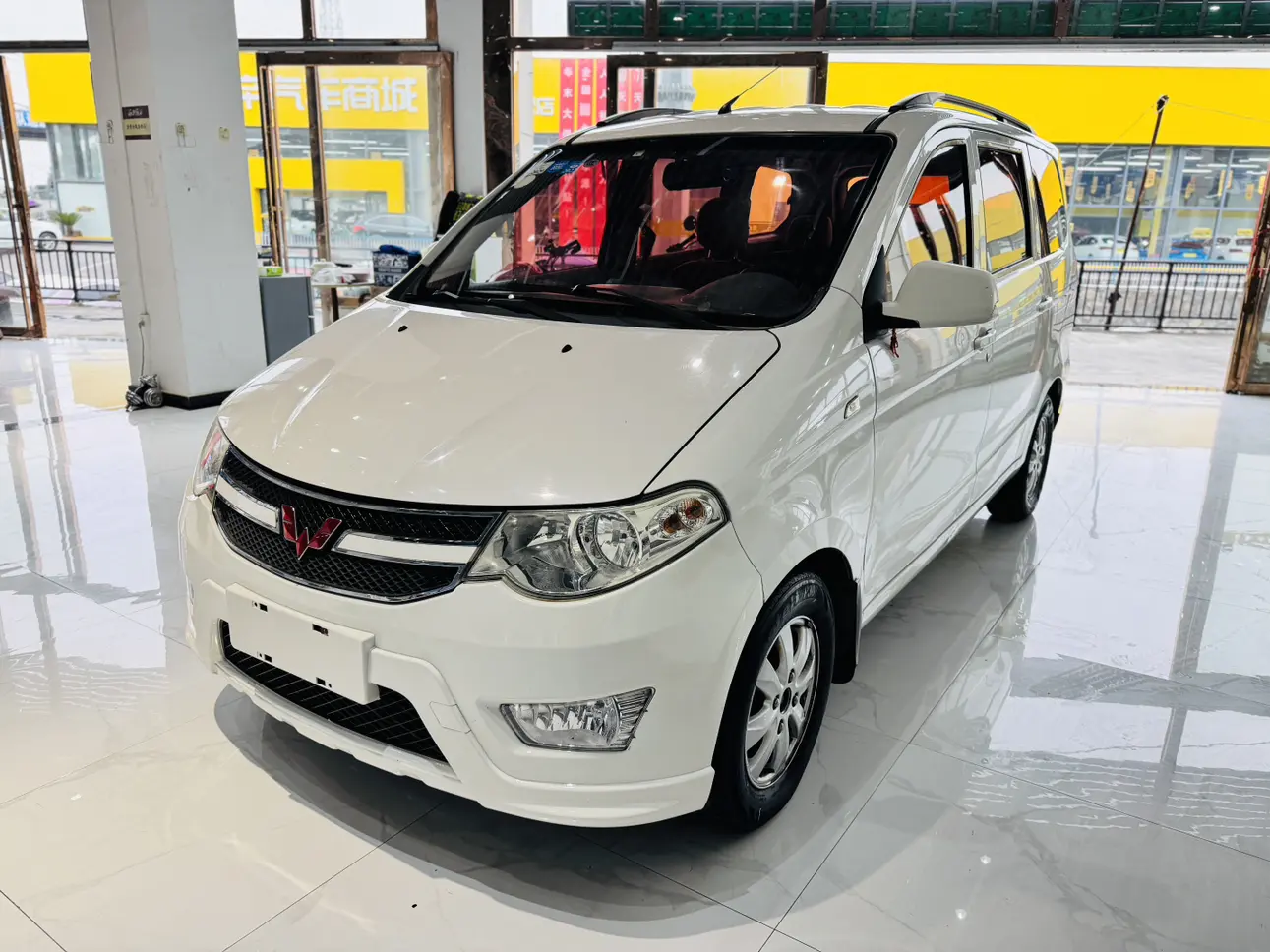 Wuling Hongguang  из Китая
