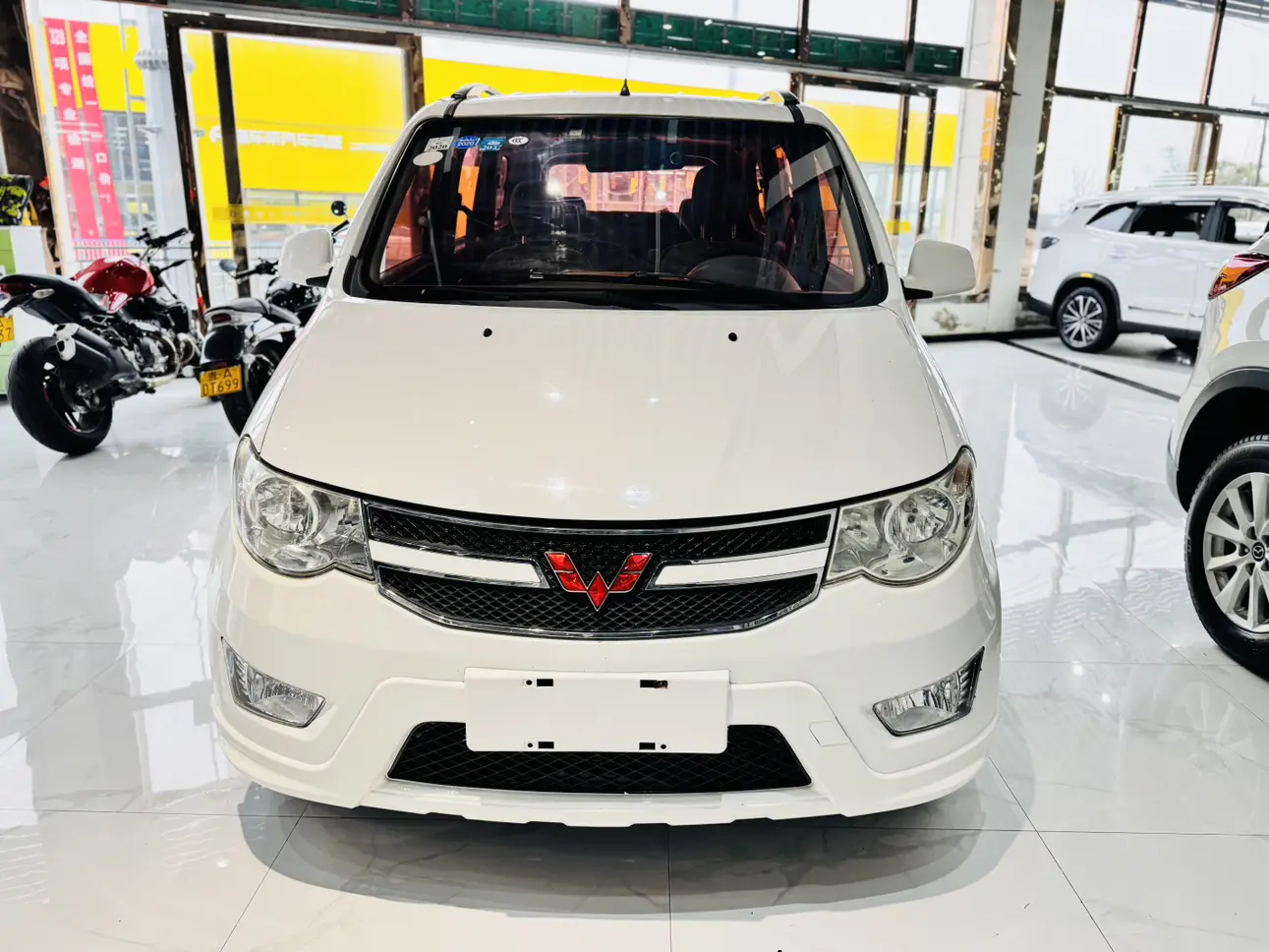 Wuling Hongguang  из Китая