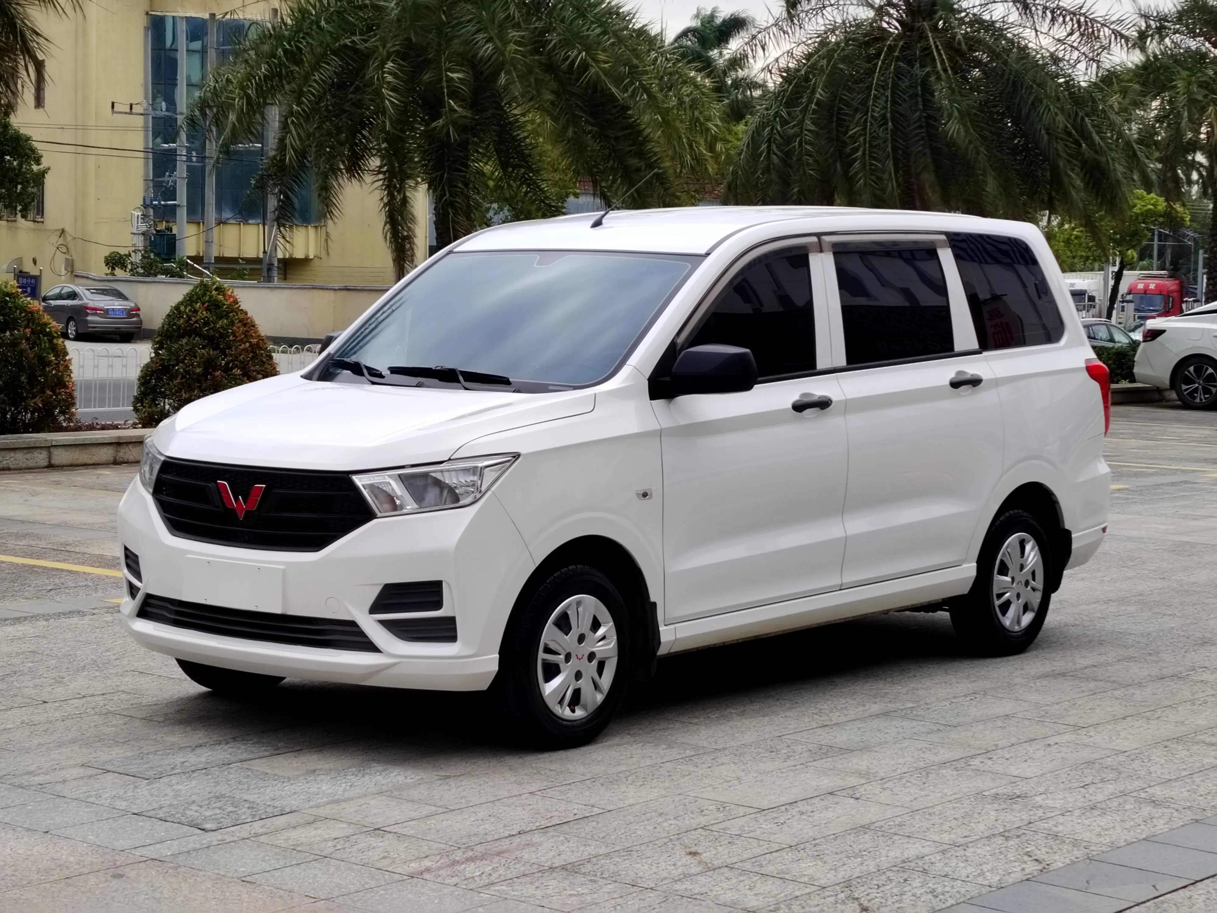 Wuling Hongguang  из Китая