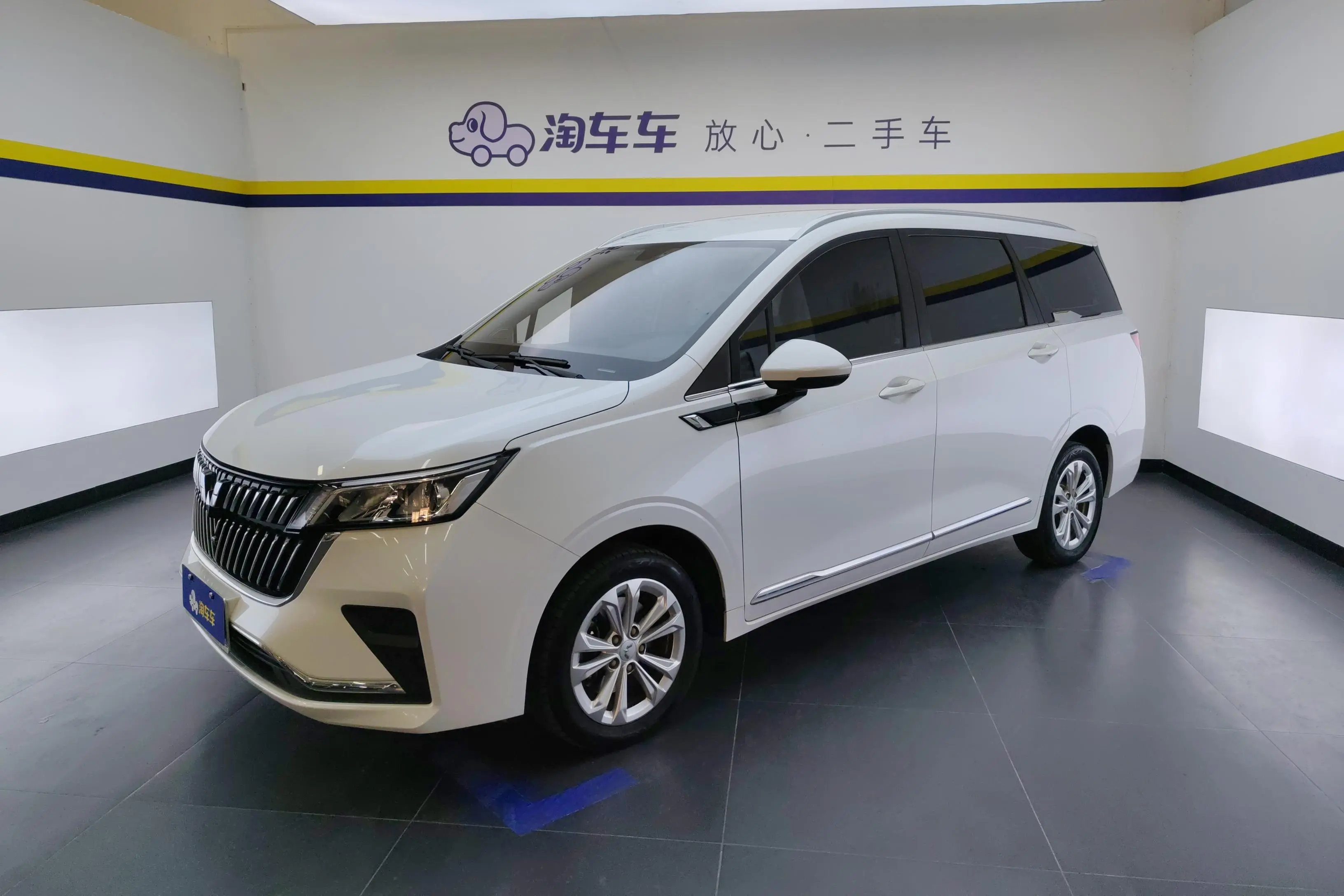 Wuling Jiachen  из Китая