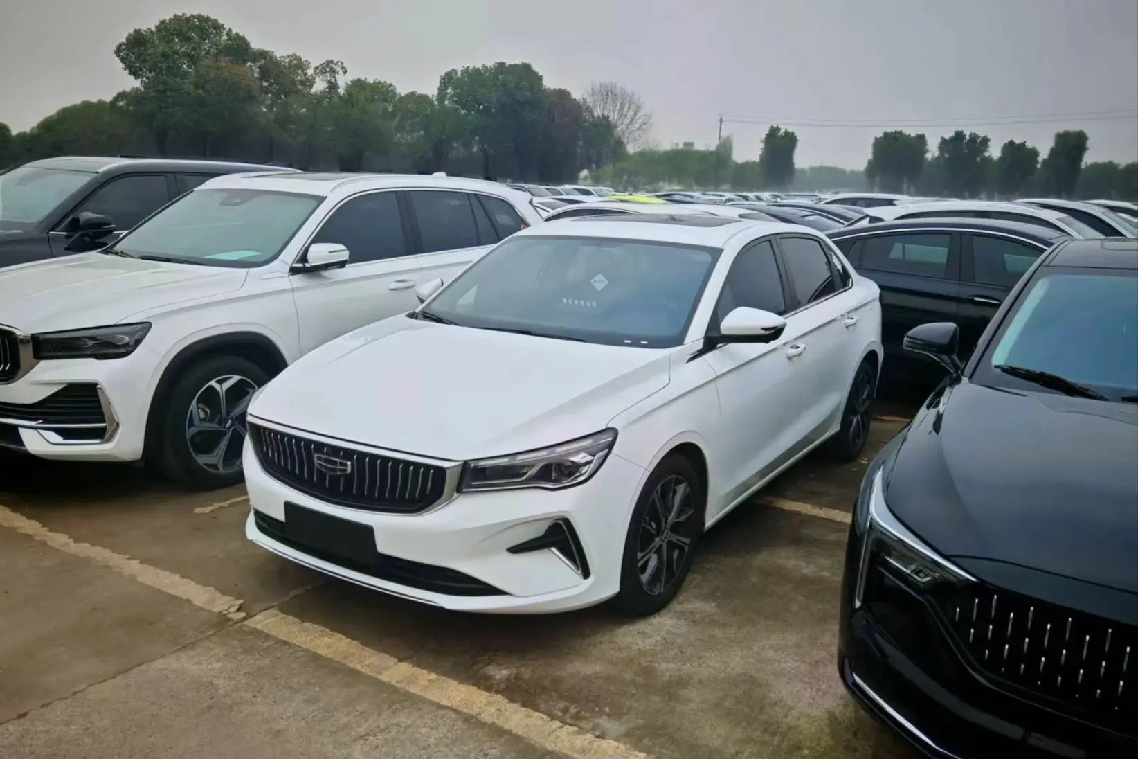 Geely Emgrand  из Китая