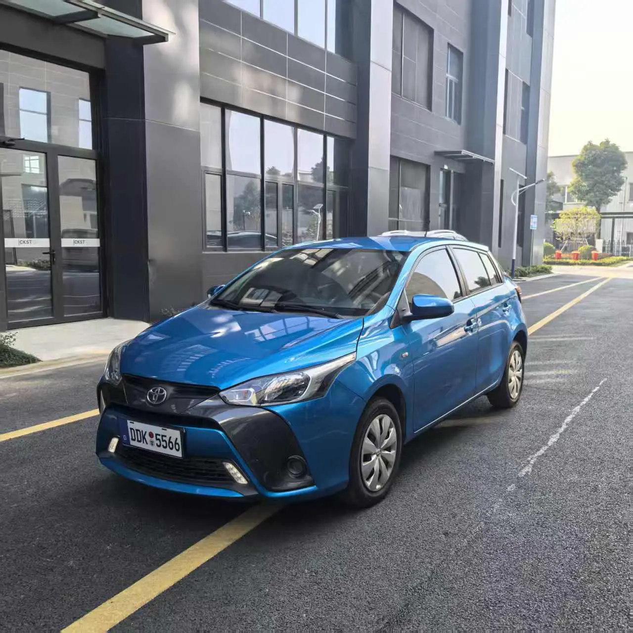 Toyota Yaris L  из Китая