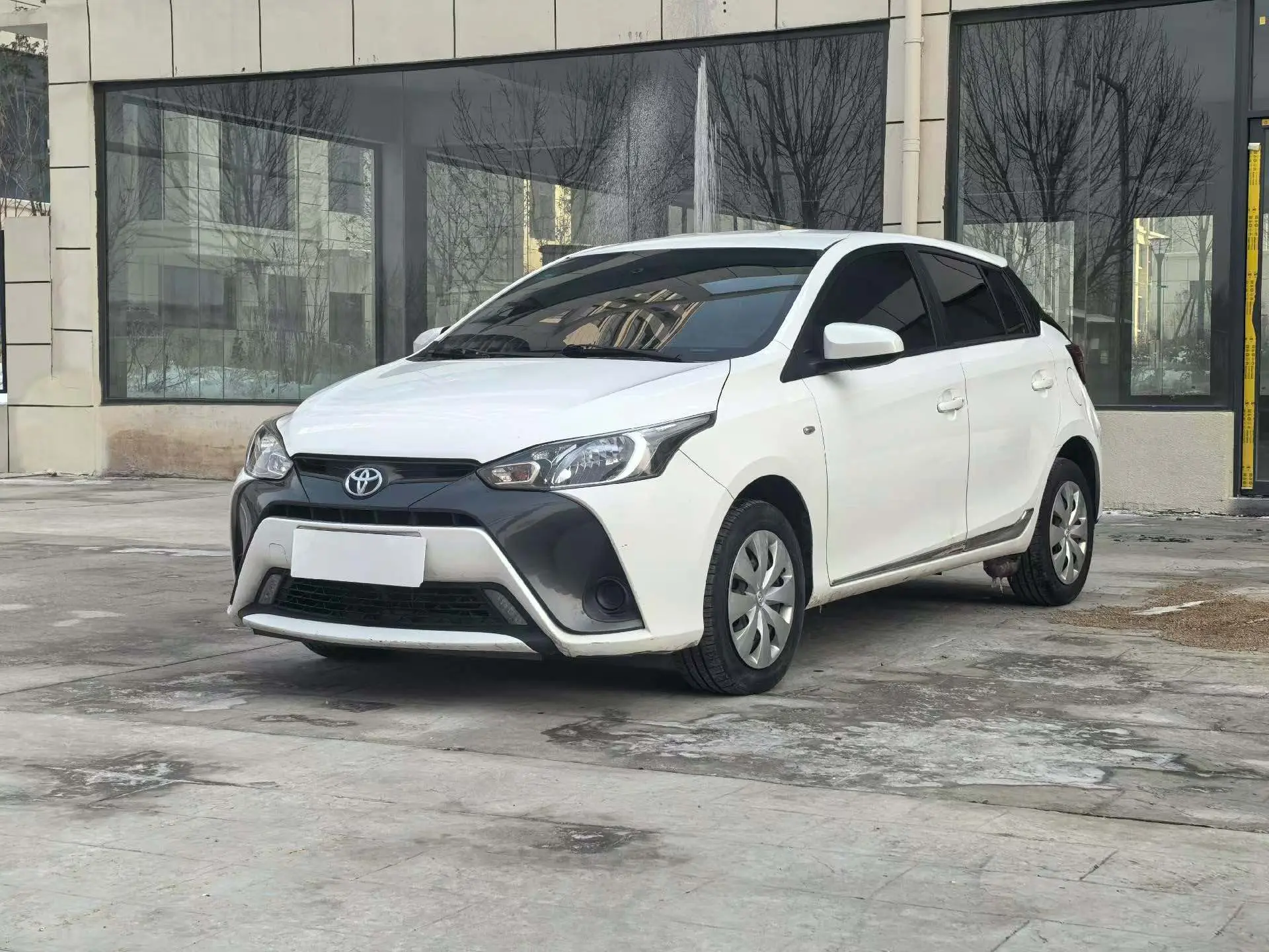 Toyota Yaris L  из Китая