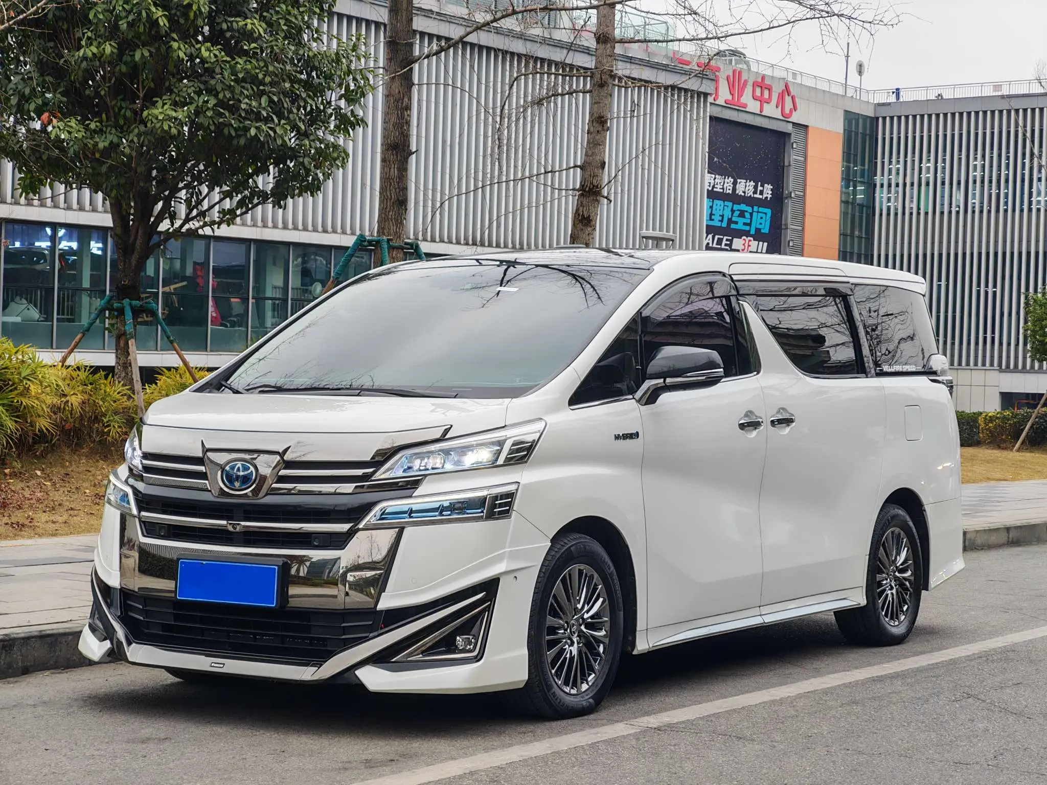 Toyota Crown Wellfire (Wilfa)  из Китая